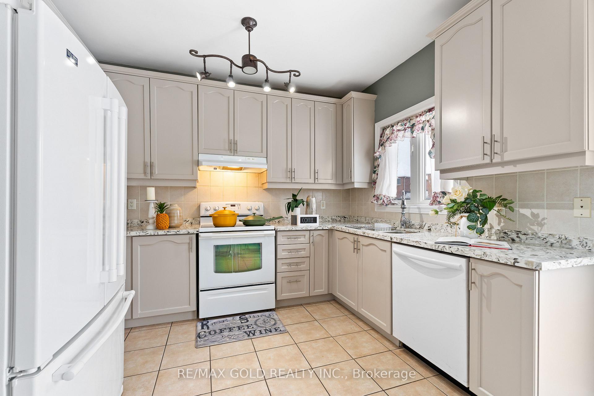 Photo 17 of 24 Trailhead Crescent, Brampton, Sandringham-Wellington — HOMEH