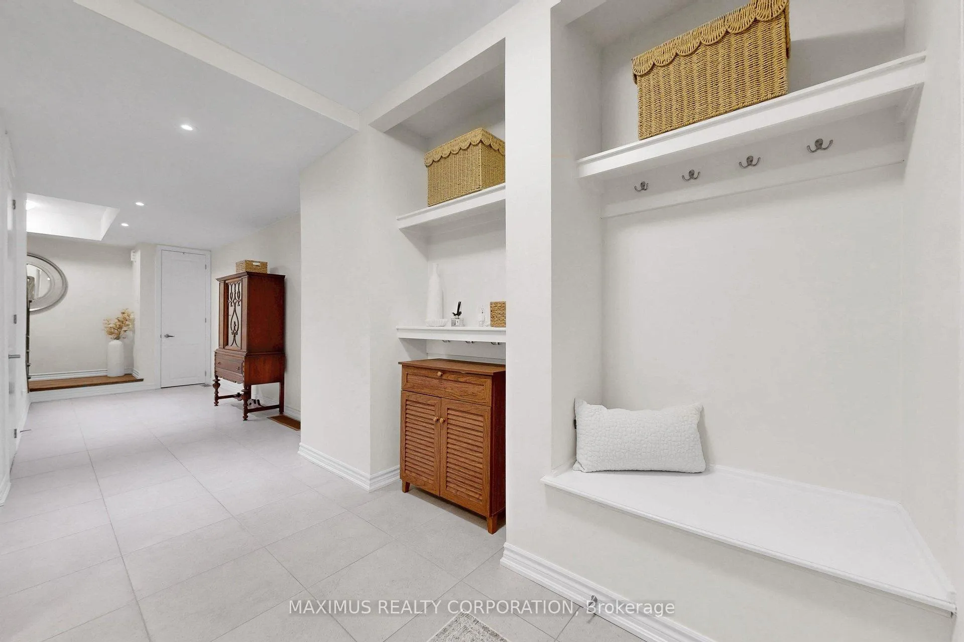 Photo 4 of 84 Thomas Frisby Jr Crescent, Markham, Victoria Square — HOMEH