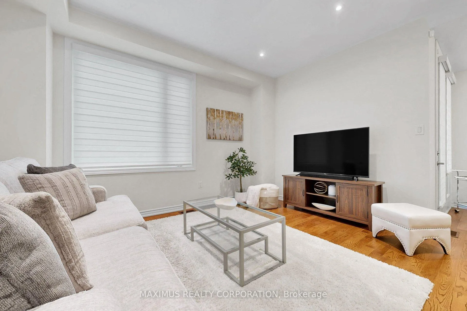 Photo 9 of 84 Thomas Frisby Jr Crescent, Markham, Victoria Square — HOMEH