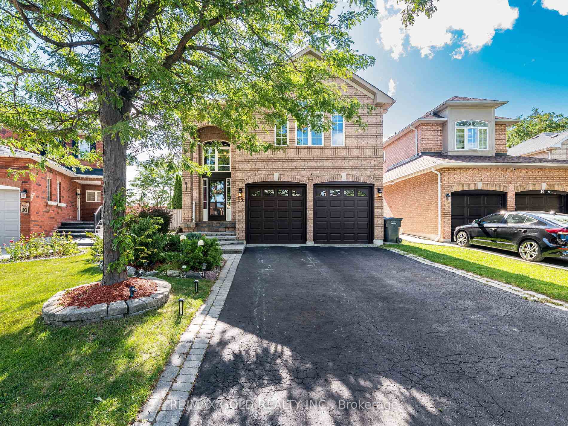 Photo 1 of 12 Twin Willow Crescent, Brampton, Snelgrove — HOMEH