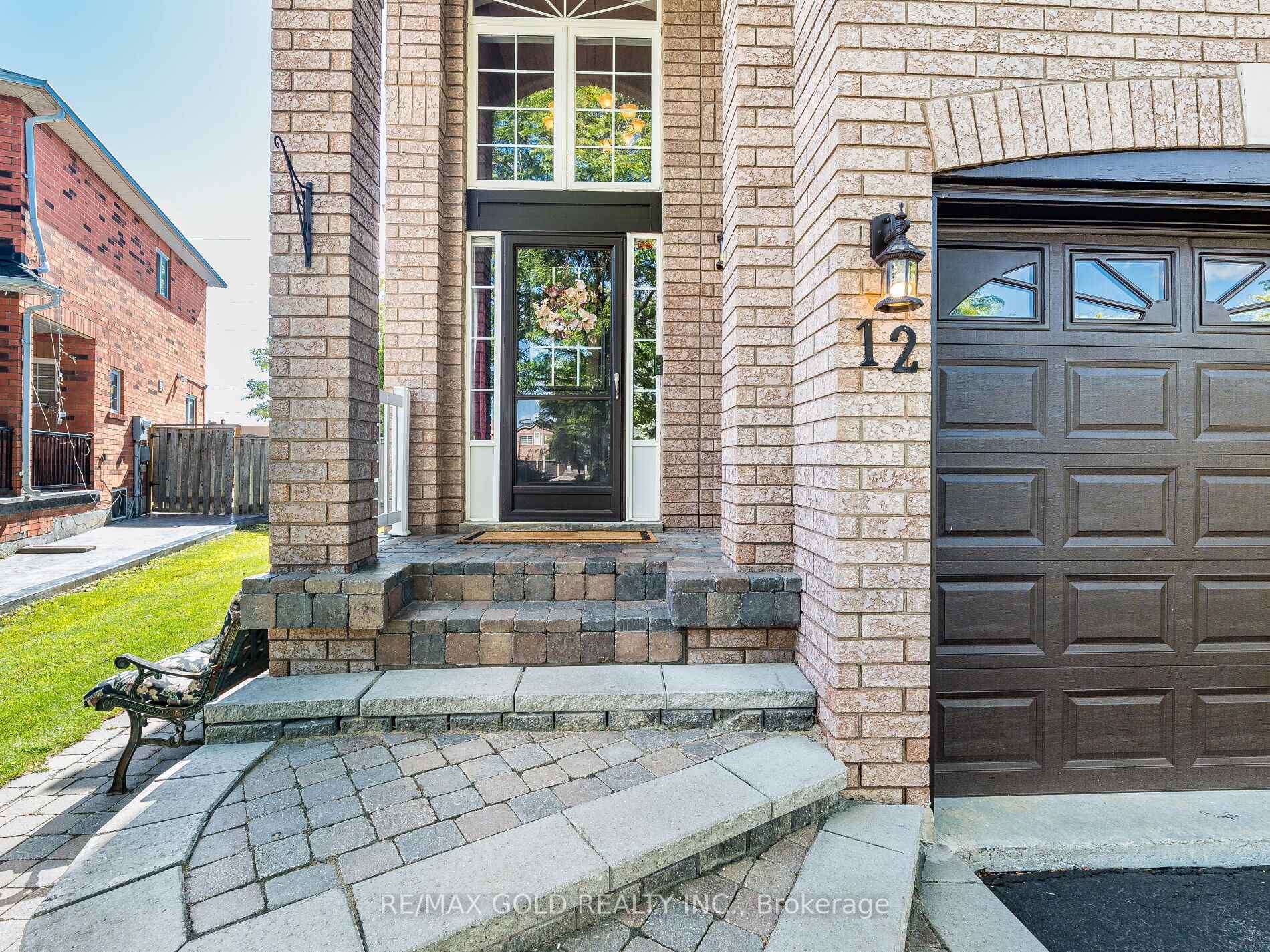 Photo 2 of 12 Twin Willow Crescent, Brampton, Snelgrove — HOMEH