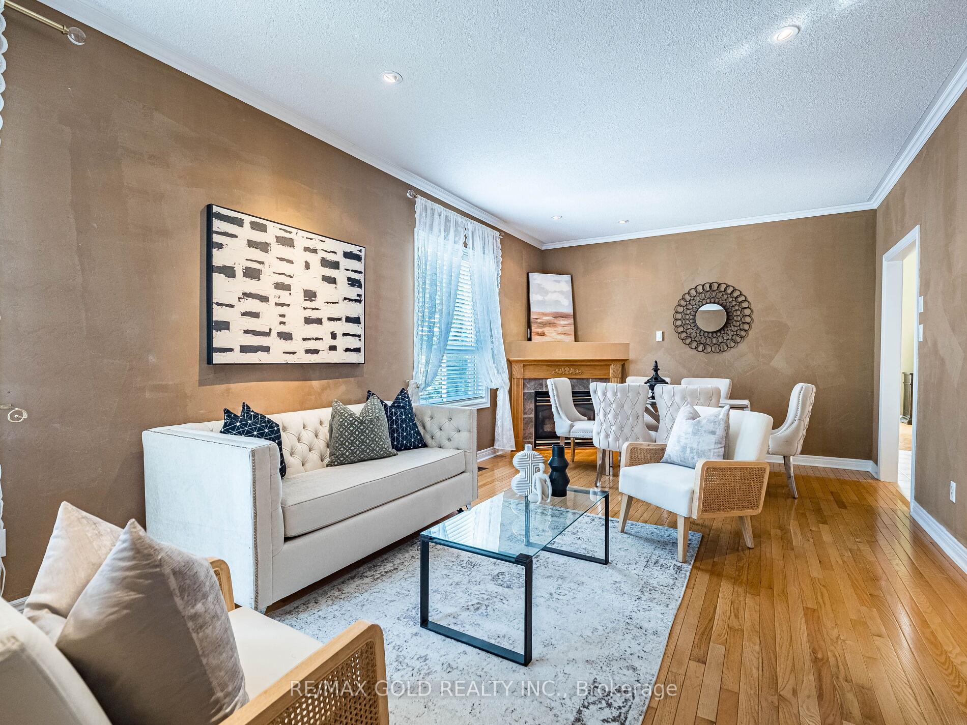 Photo 5 of 12 Twin Willow Crescent, Brampton, Snelgrove — HOMEH