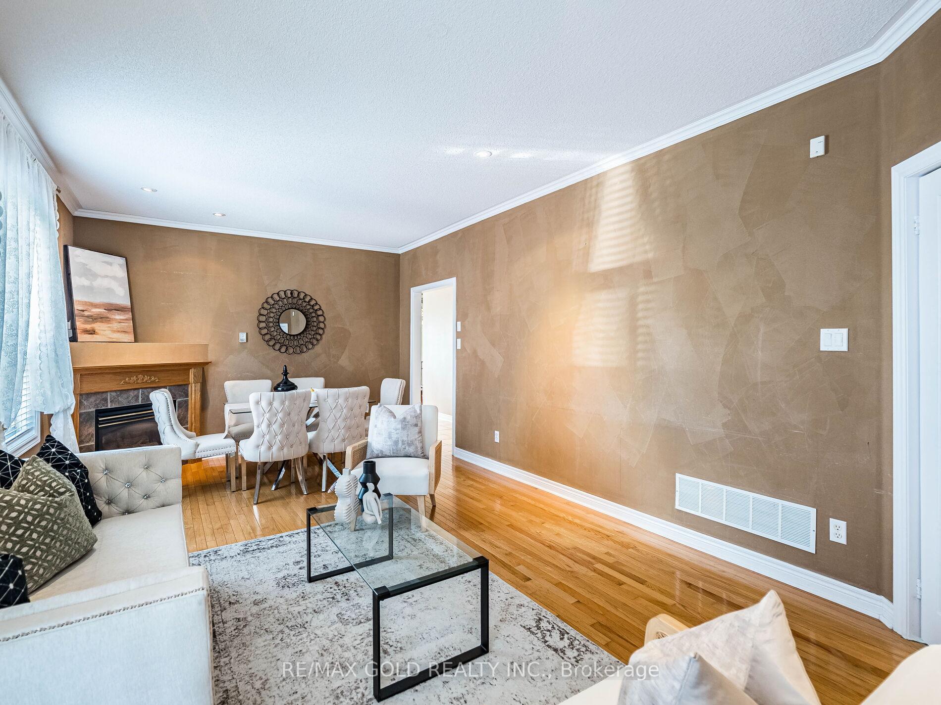 Photo 7 of 12 Twin Willow Crescent, Brampton, Snelgrove — HOMEH