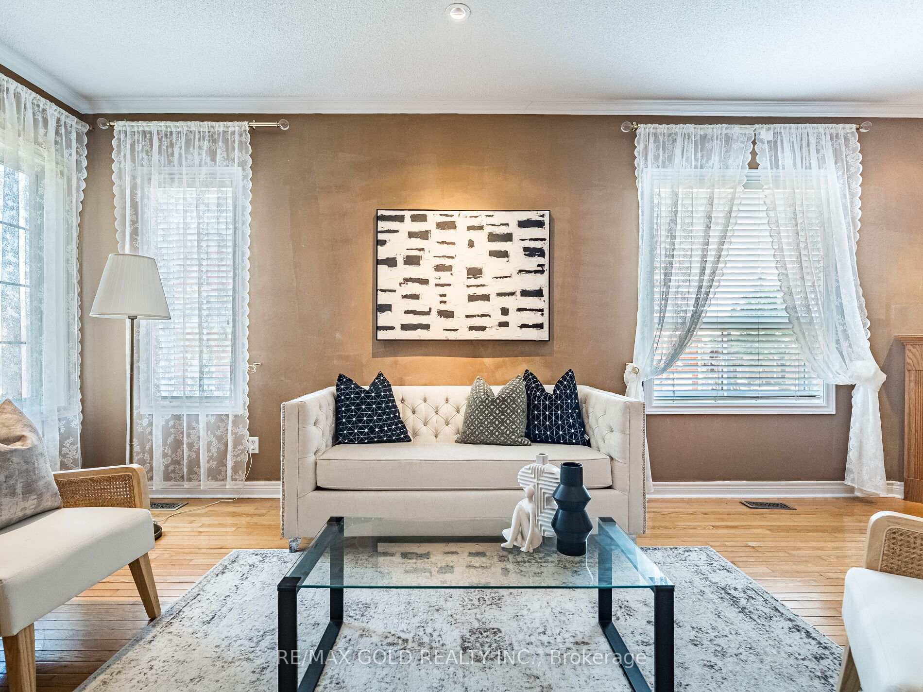Photo 8 of 12 Twin Willow Crescent, Brampton, Snelgrove — HOMEH