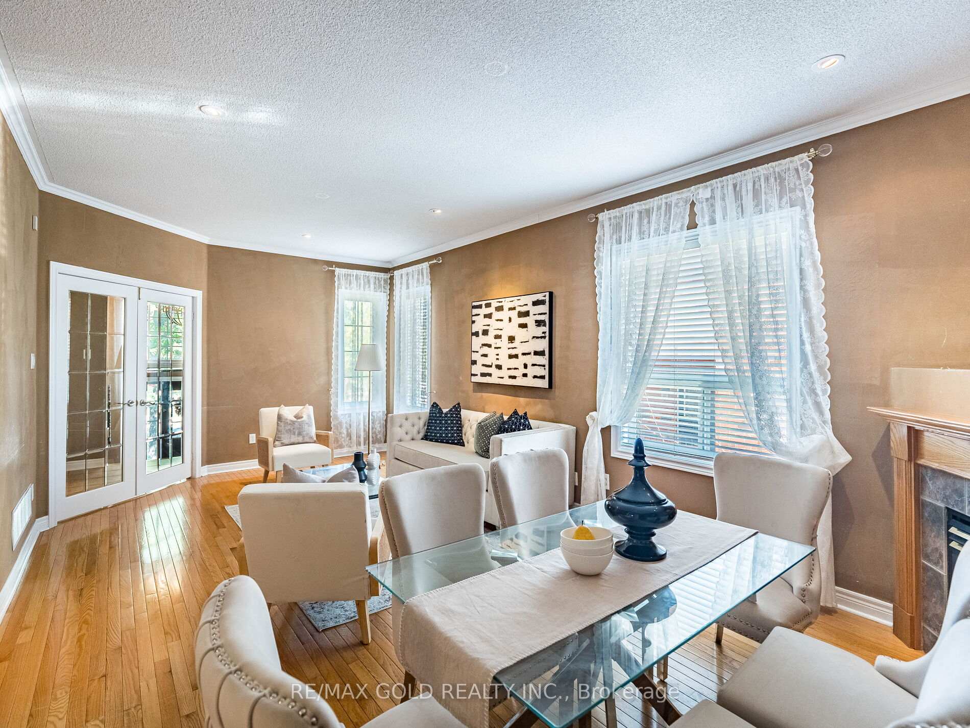 Photo 9 of 12 Twin Willow Crescent, Brampton, Snelgrove — HOMEH