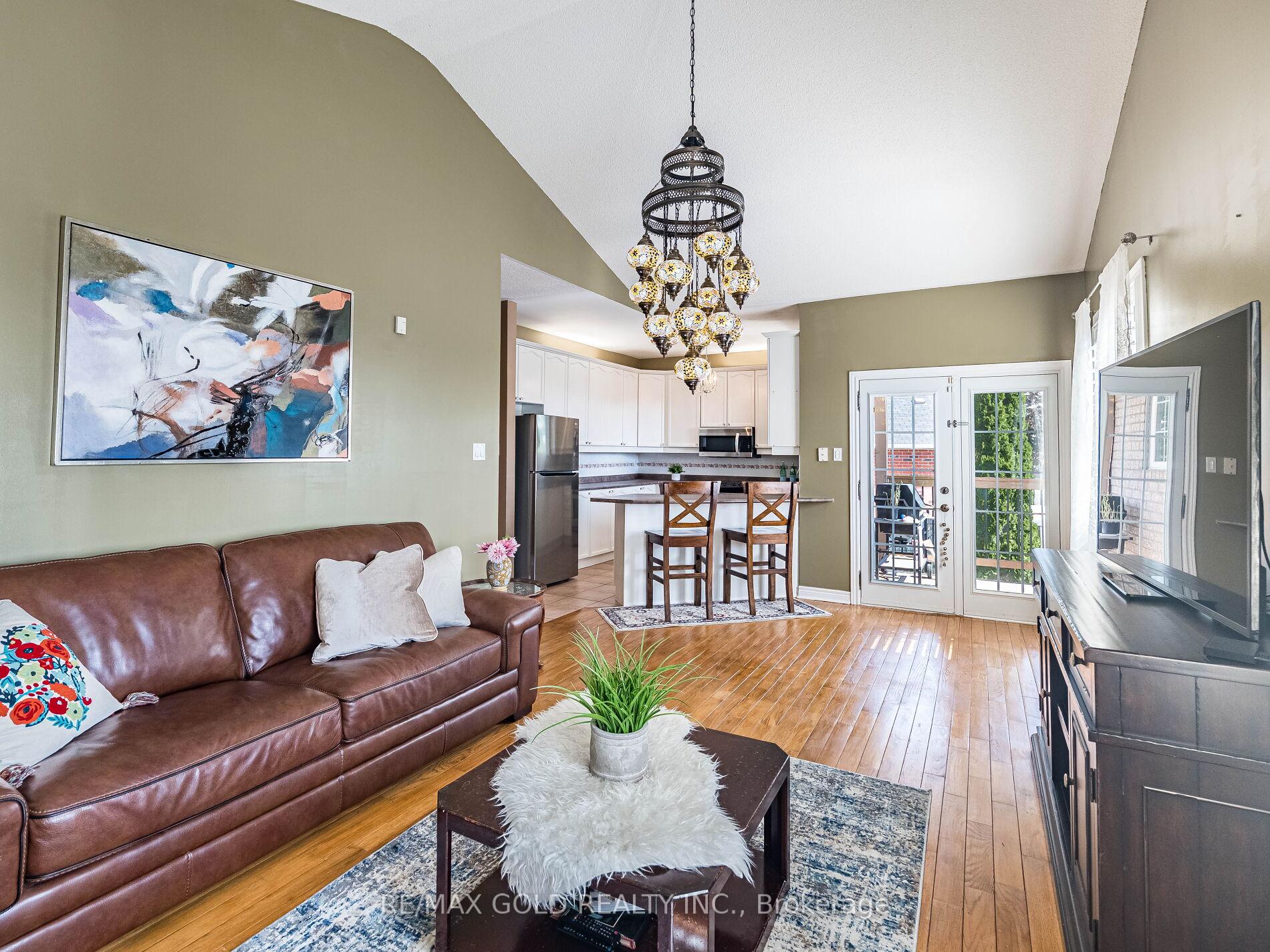 Photo 13 of 12 Twin Willow Crescent, Brampton, Snelgrove — HOMEH