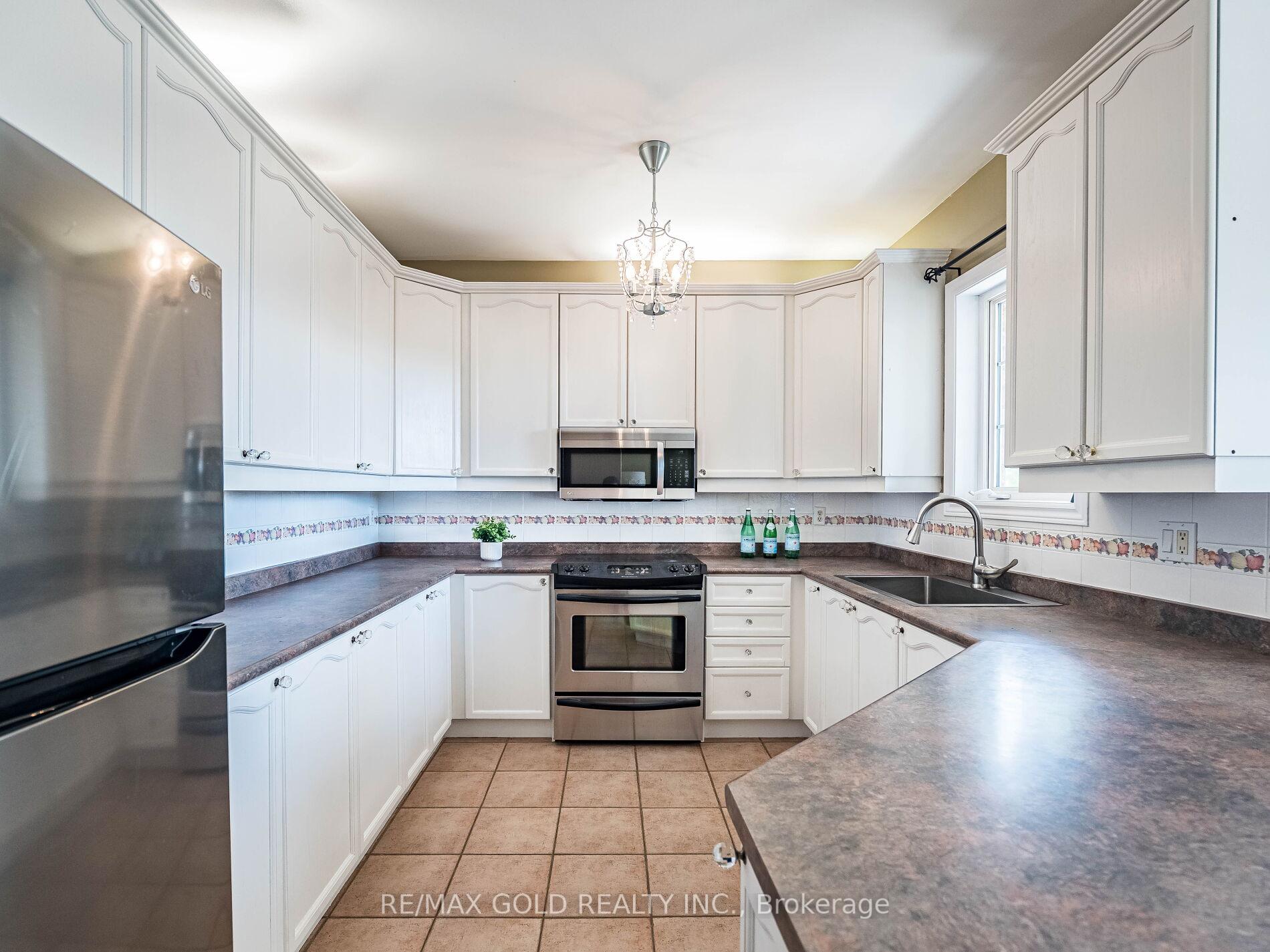 Photo 14 of 12 Twin Willow Crescent, Brampton, Snelgrove — HOMEH