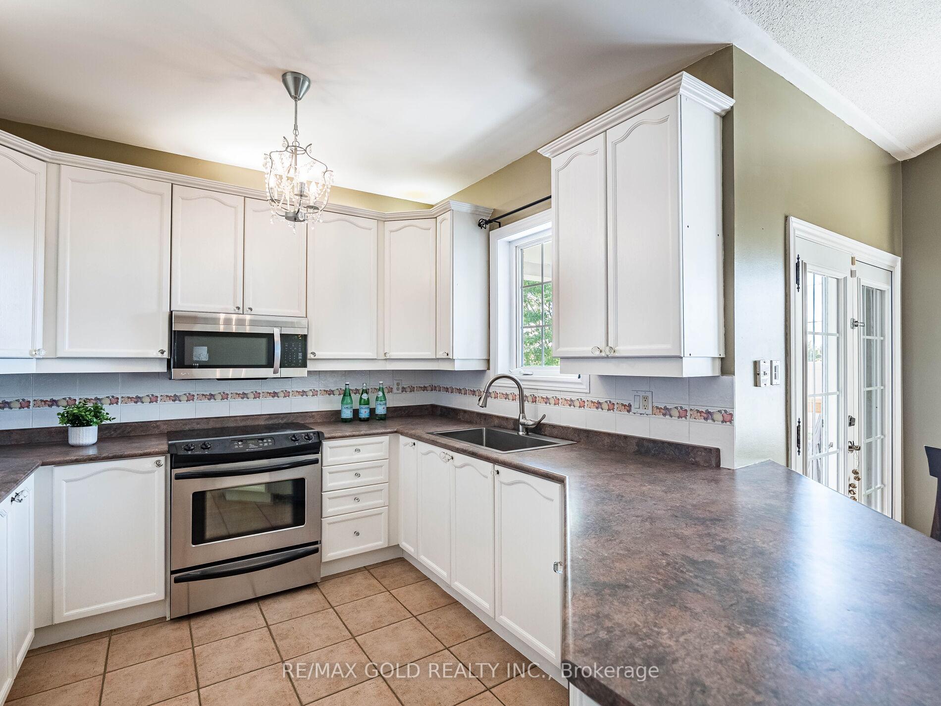 Photo 15 of 12 Twin Willow Crescent, Brampton, Snelgrove — HOMEH