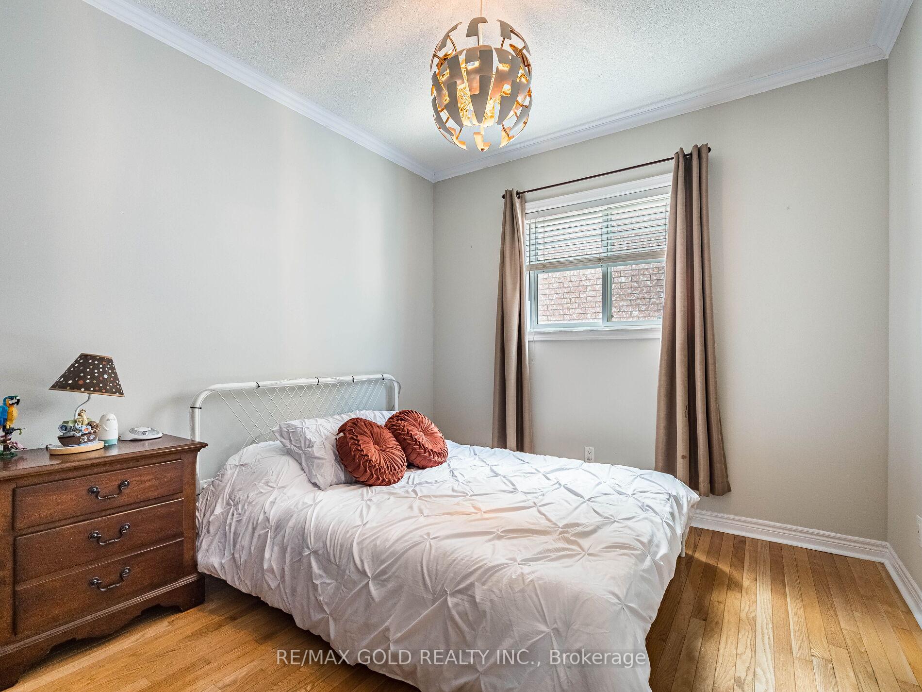 Photo 19 of 12 Twin Willow Crescent, Brampton, Snelgrove — HOMEH
