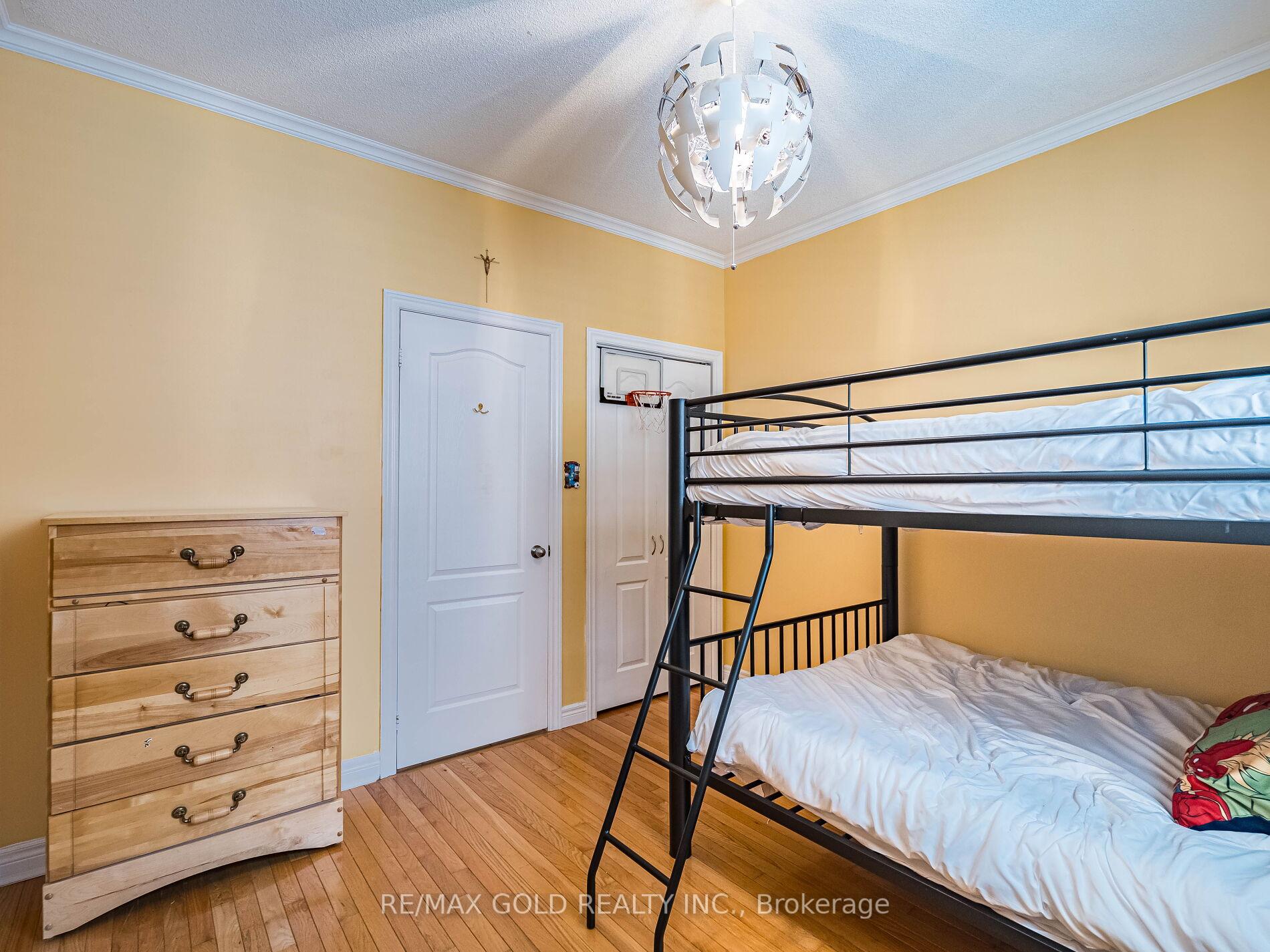 Photo 20 of 12 Twin Willow Crescent, Brampton, Snelgrove — HOMEH