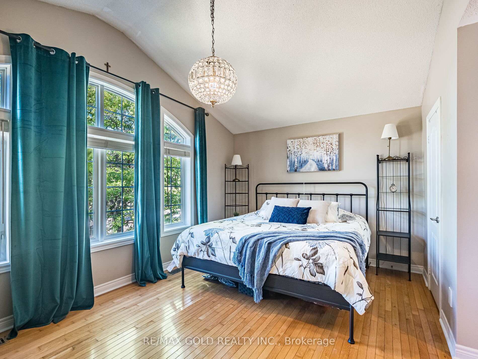Photo 23 of 12 Twin Willow Crescent, Brampton, Snelgrove — HOMEH