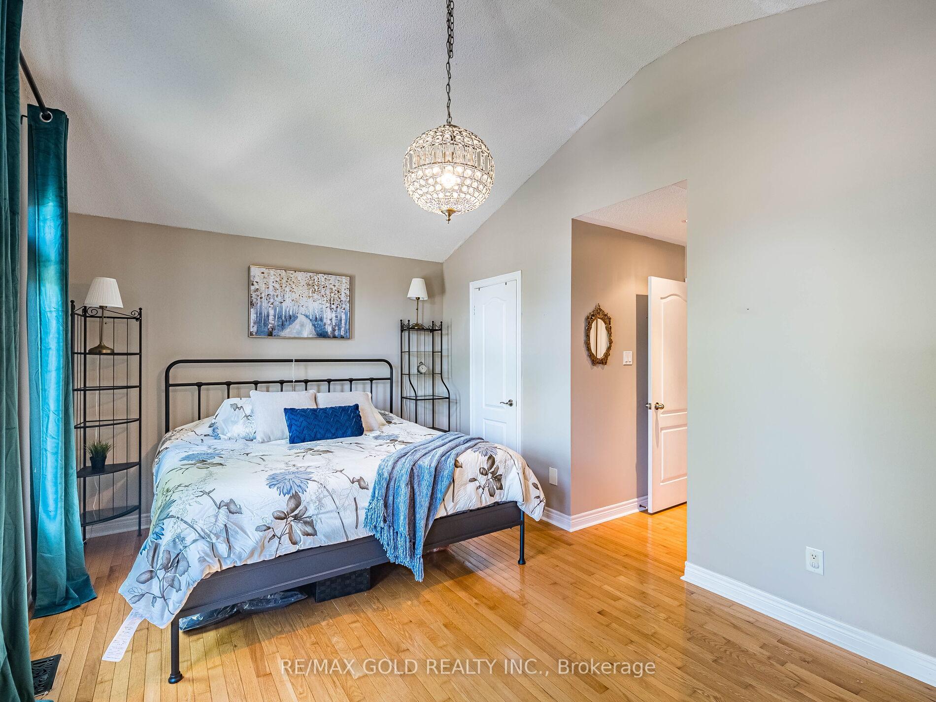 Photo 25 of 12 Twin Willow Crescent, Brampton, Snelgrove — HOMEH