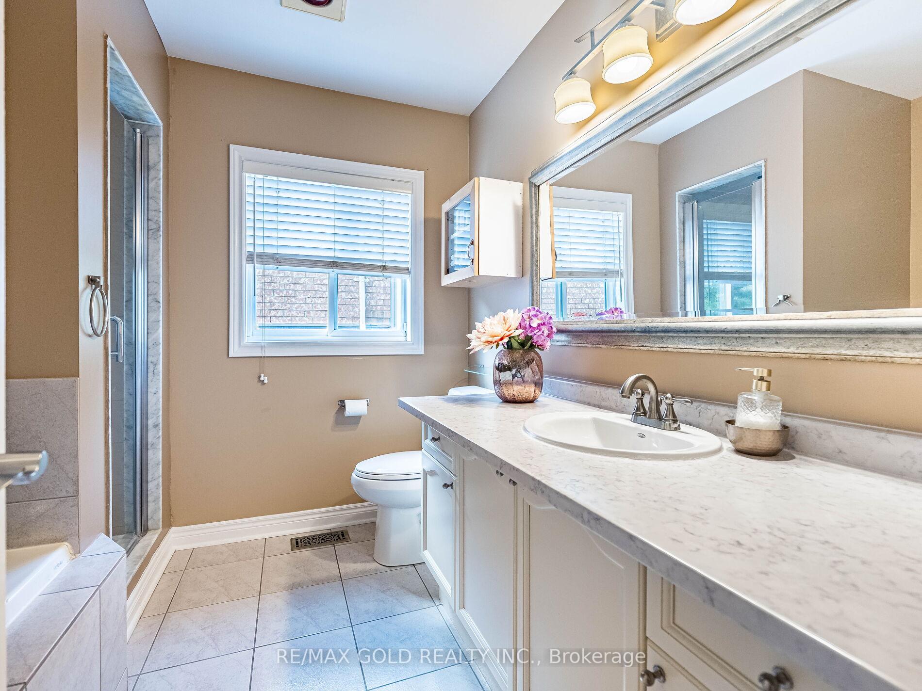 Photo 26 of 12 Twin Willow Crescent, Brampton, Snelgrove — HOMEH