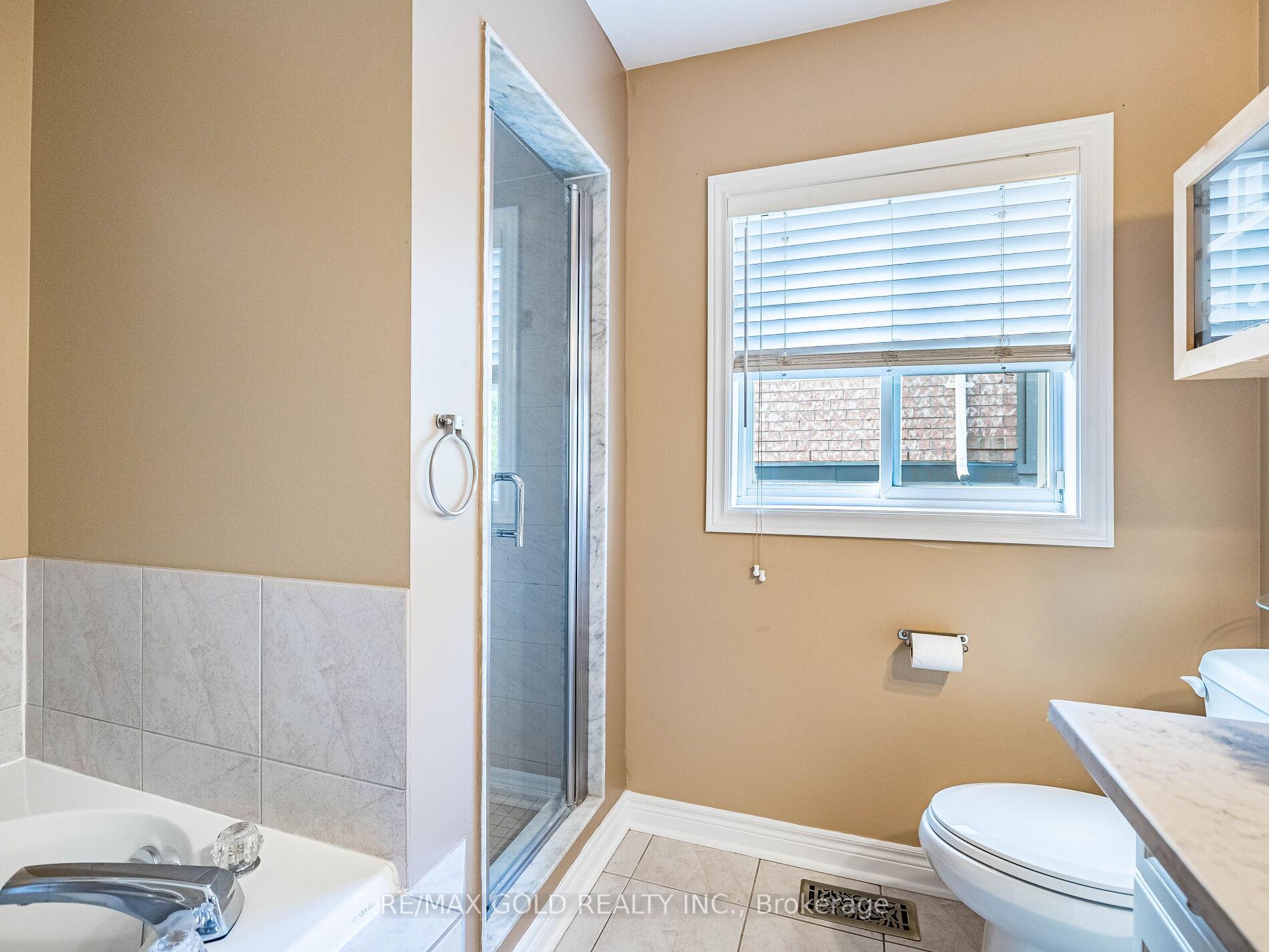 Photo 27 of 12 Twin Willow Crescent, Brampton, Snelgrove — HOMEH
