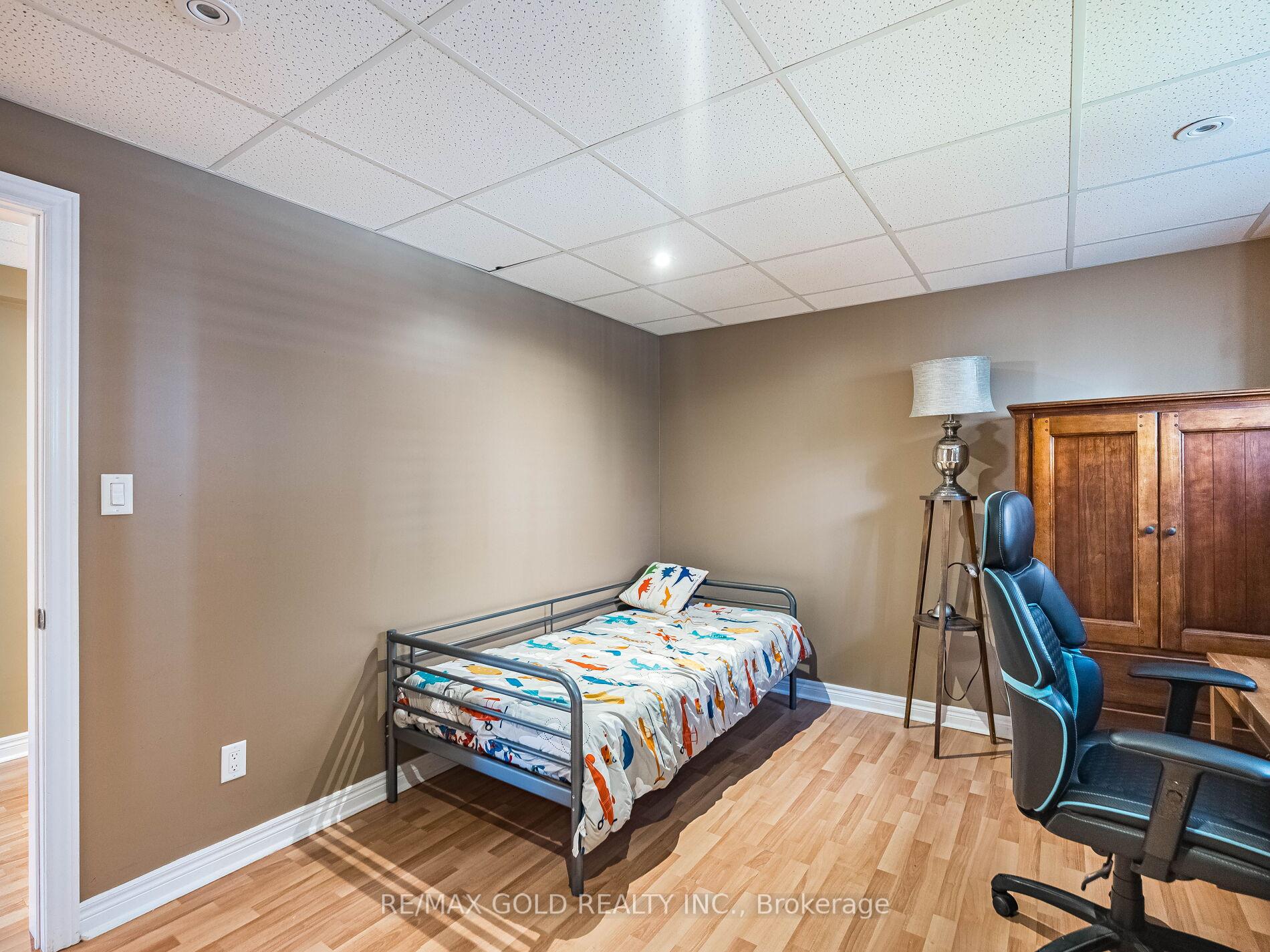 Photo 32 of 12 Twin Willow Crescent, Brampton, Snelgrove — HOMEH