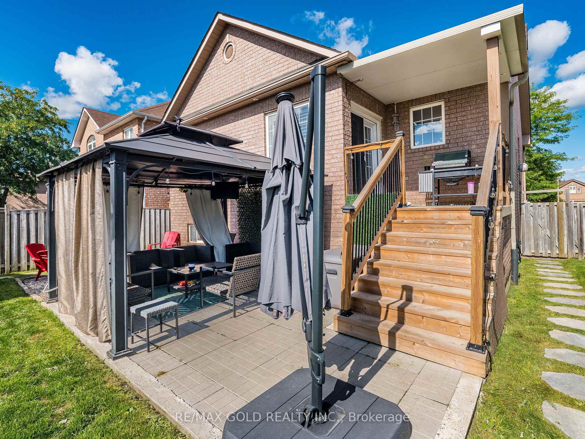 Photo 37 of 12 Twin Willow Crescent, Brampton, Snelgrove — HOMEH