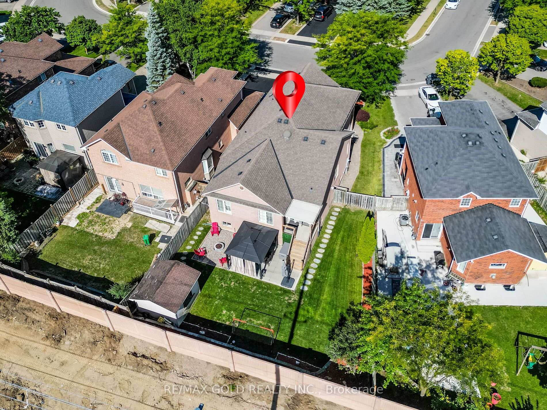 Photo 39 of 12 Twin Willow Crescent, Brampton, Snelgrove — HOMEH