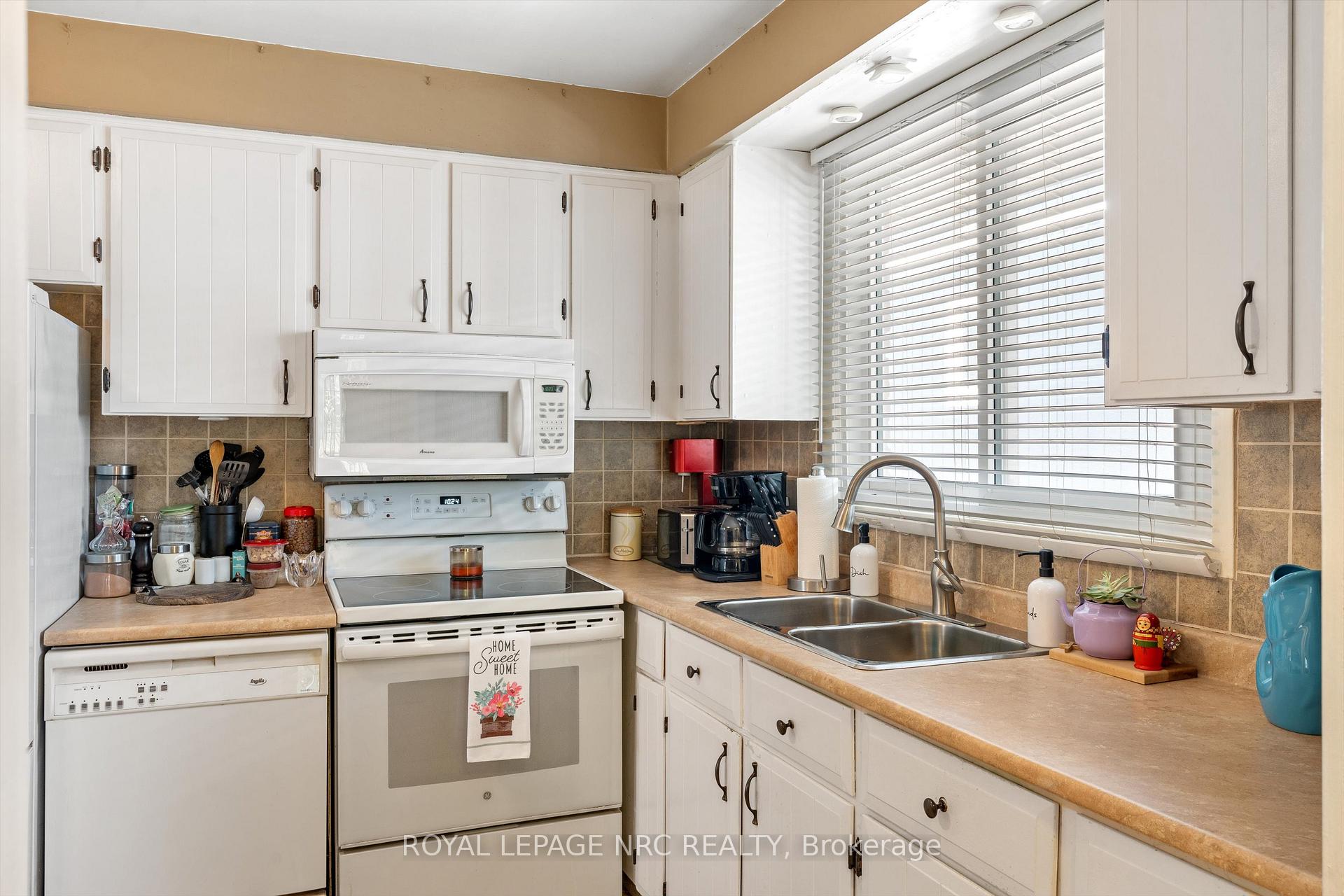 Photo 12 of 91 Lafayette Drive N, St. Catharines, Lakeport — HOMEH