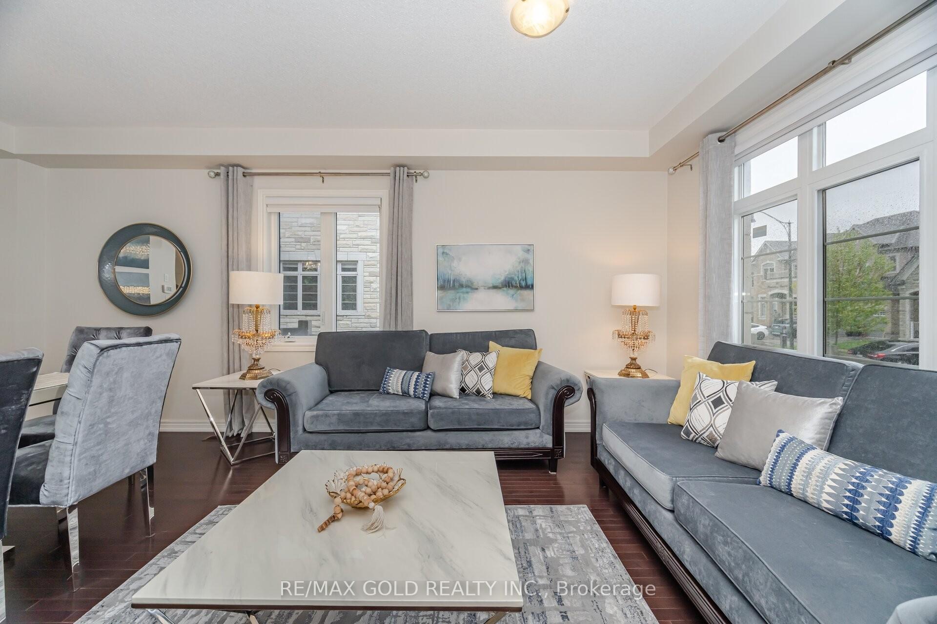 Photo 4 of 37 Observatory Crescent, Brampton, Toronto Gore Rural Estate — HOMEH