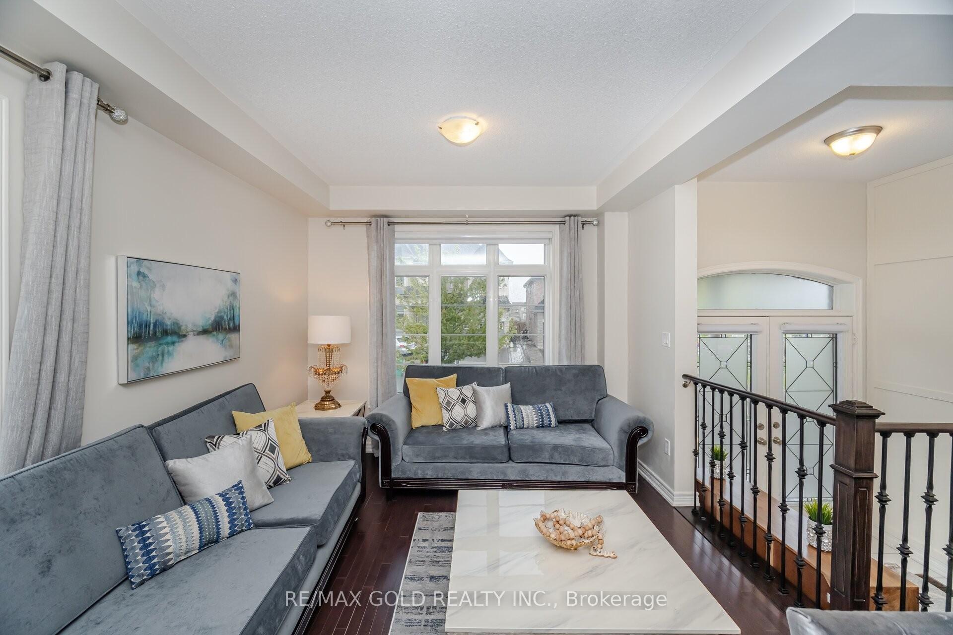 Photo 2 of 37 Observatory Crescent, Brampton, Toronto Gore Rural Estate — HOMEH