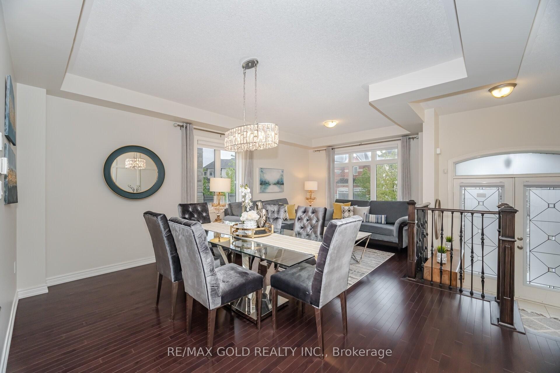 Photo 3 of 37 Observatory Crescent, Brampton, Toronto Gore Rural Estate — HOMEH