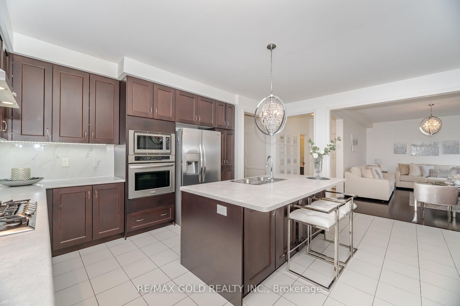 Photo 18 of 37 Observatory Crescent, Brampton, Toronto Gore Rural Estate — HOMEH