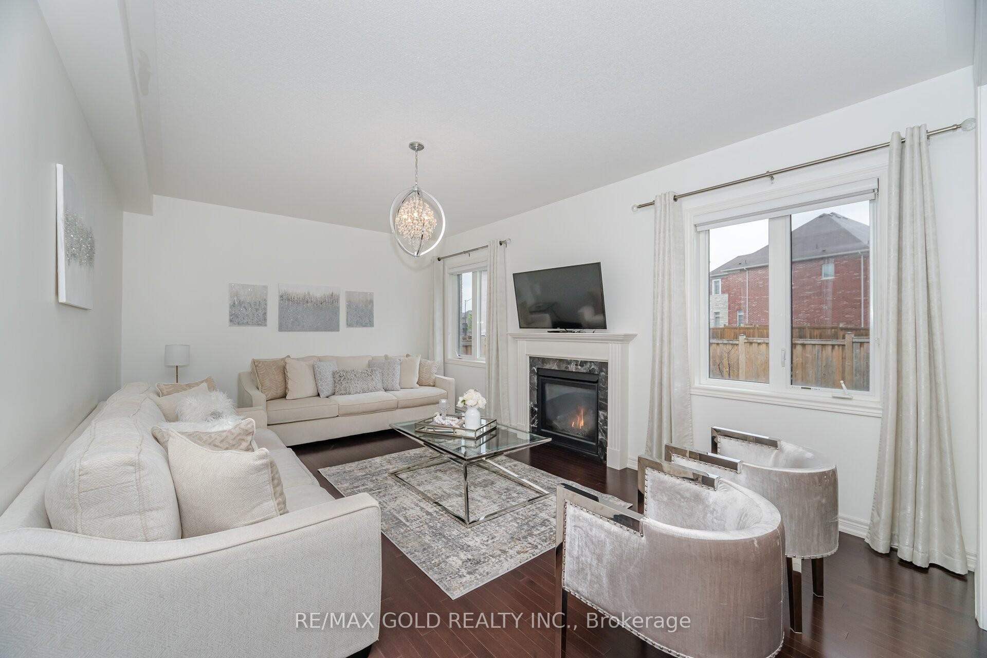 Photo 10 of 37 Observatory Crescent, Brampton, Toronto Gore Rural Estate — HOMEH