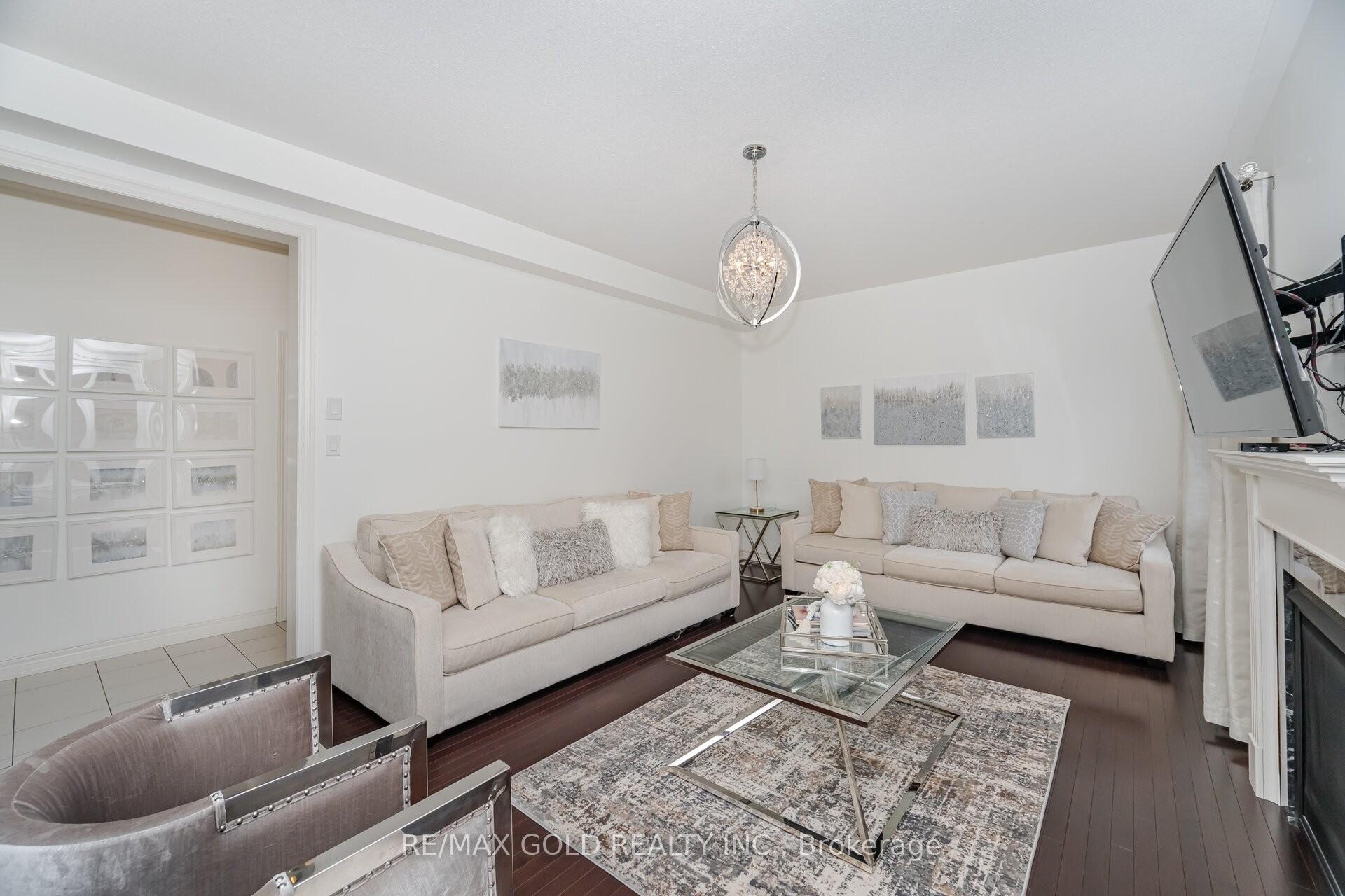 Photo 9 of 37 Observatory Crescent, Brampton, Toronto Gore Rural Estate — HOMEH