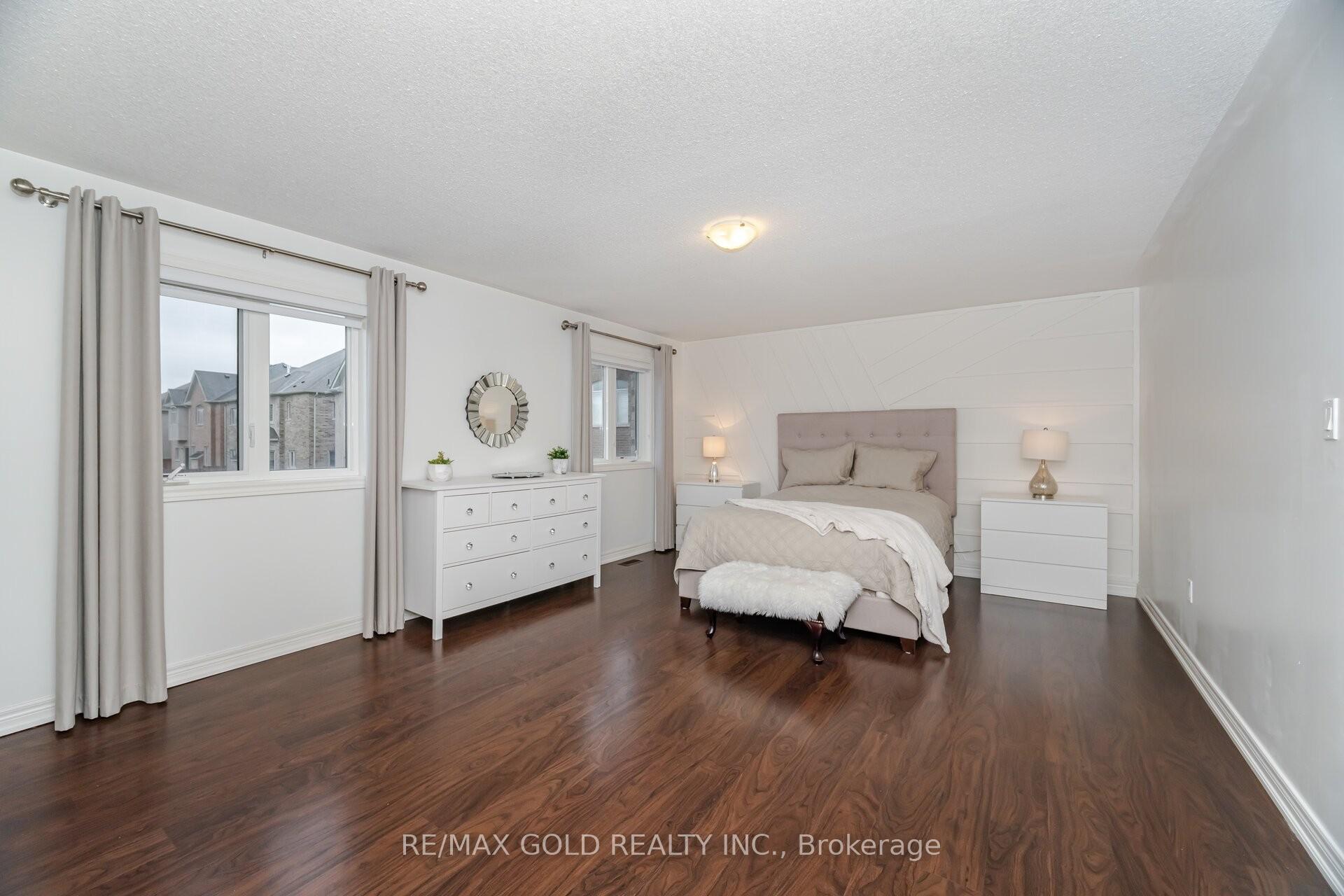 Photo 21 of 37 Observatory Crescent, Brampton, Toronto Gore Rural Estate — HOMEH