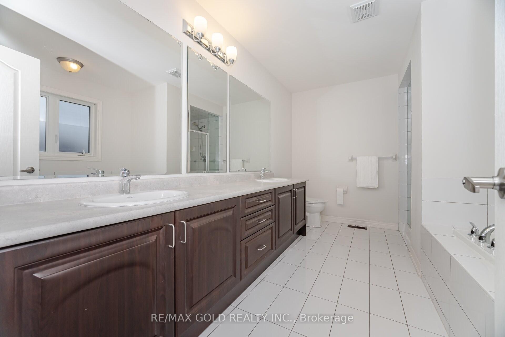 Photo 11 of 37 Observatory Crescent, Brampton, Toronto Gore Rural Estate — HOMEH