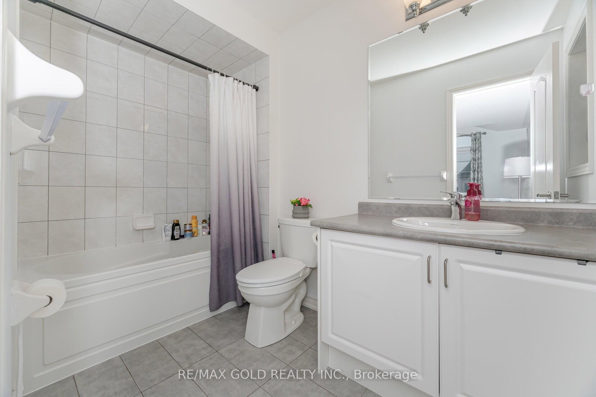 Photo 12 of 37 Observatory Crescent, Brampton, Toronto Gore Rural Estate — HOMEH