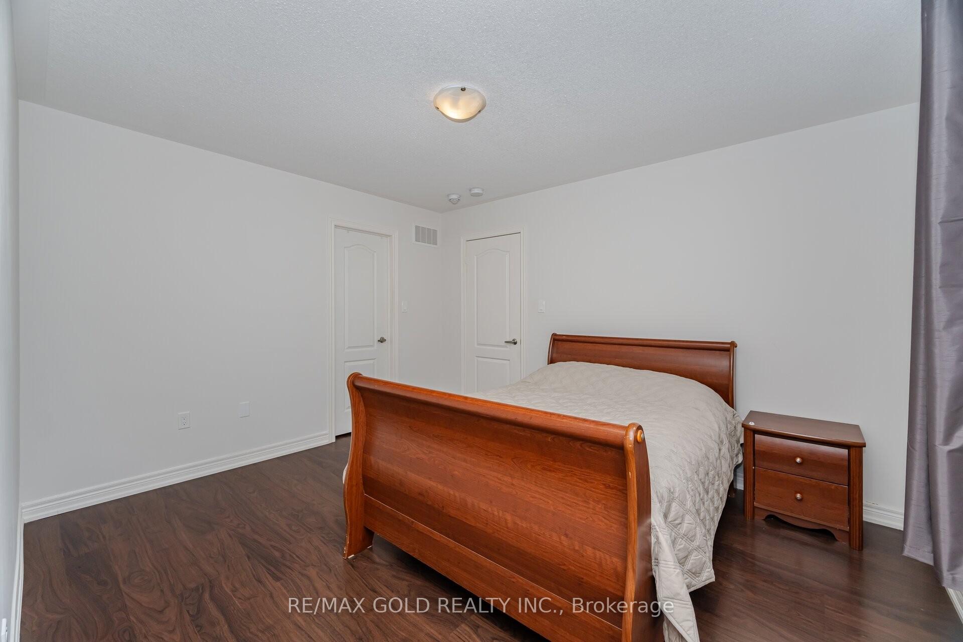 Photo 13 of 37 Observatory Crescent, Brampton, Toronto Gore Rural Estate — HOMEH