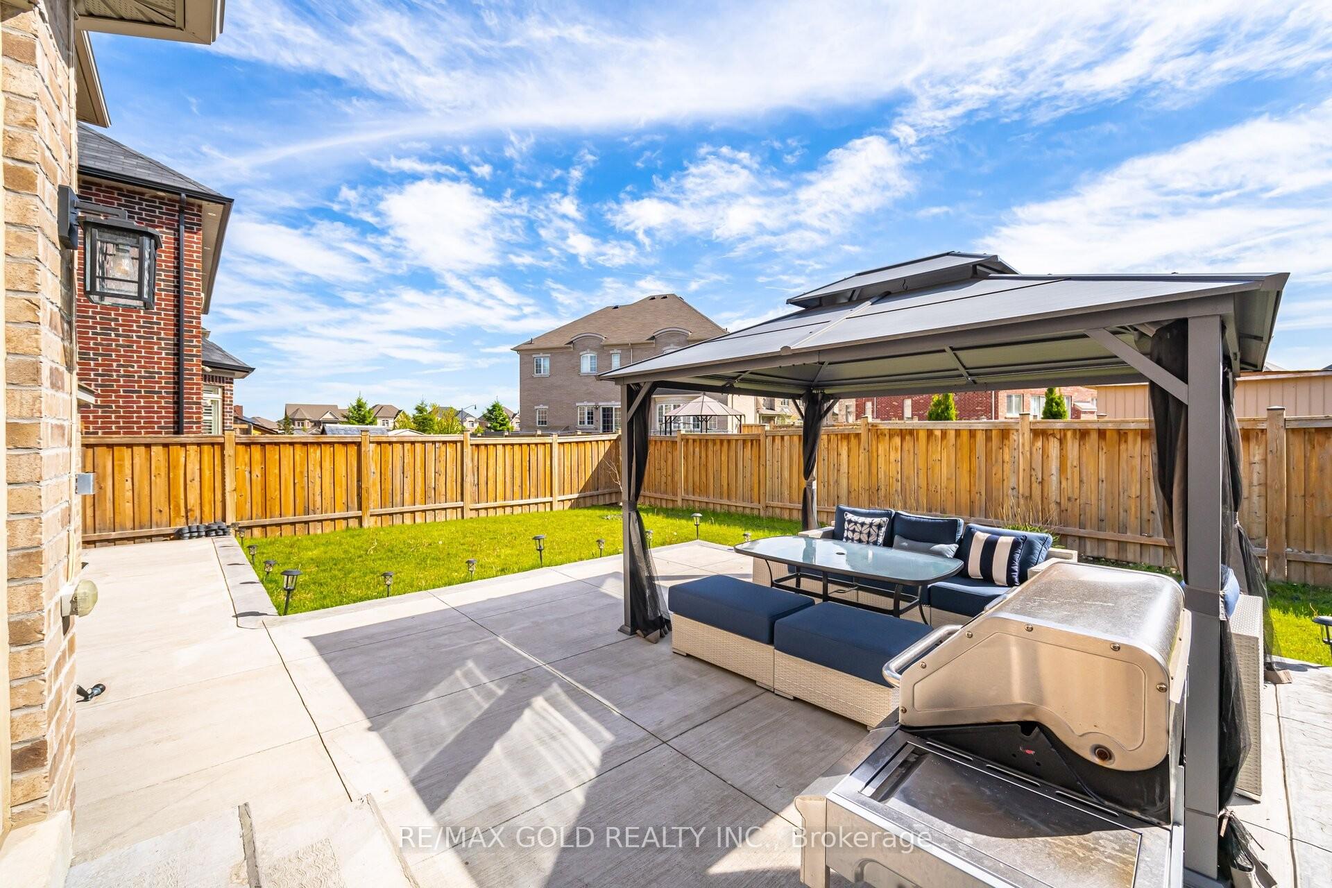 Photo 17 of 37 Observatory Crescent, Brampton, Toronto Gore Rural Estate — HOMEH