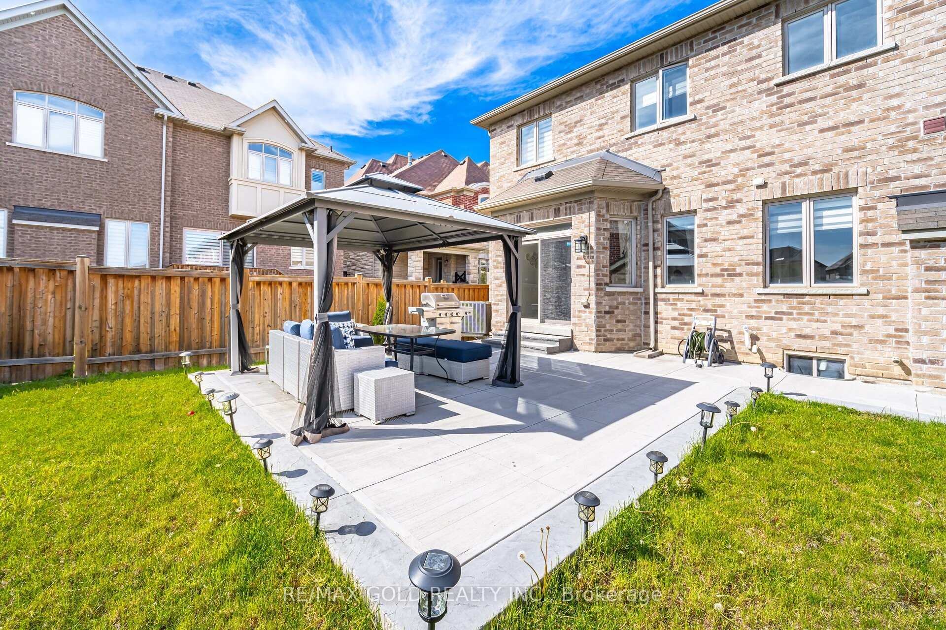 Photo 23 of 37 Observatory Crescent, Brampton, Toronto Gore Rural Estate — HOMEH