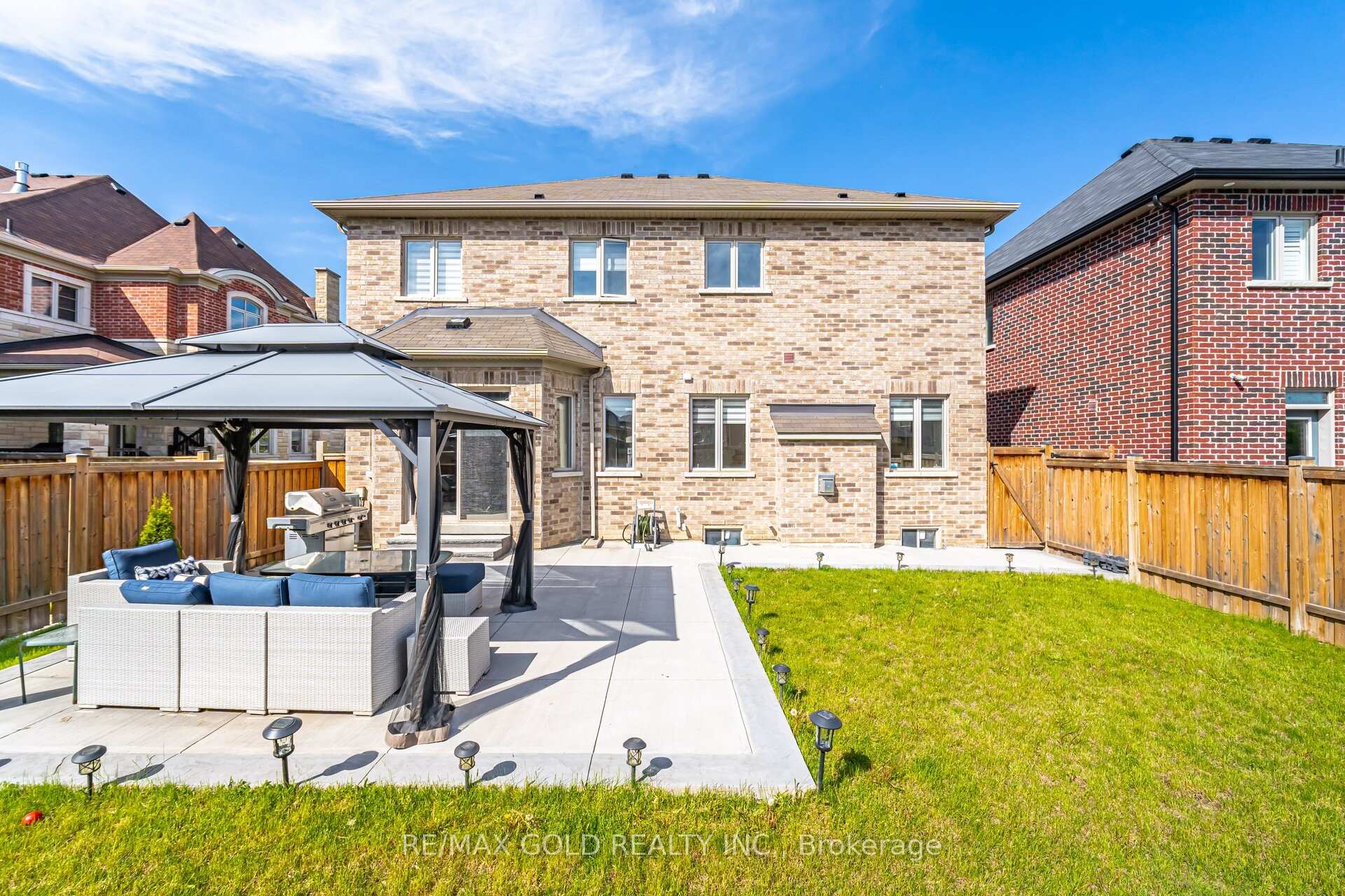 Photo 14 of 37 Observatory Crescent, Brampton, Toronto Gore Rural Estate — HOMEH