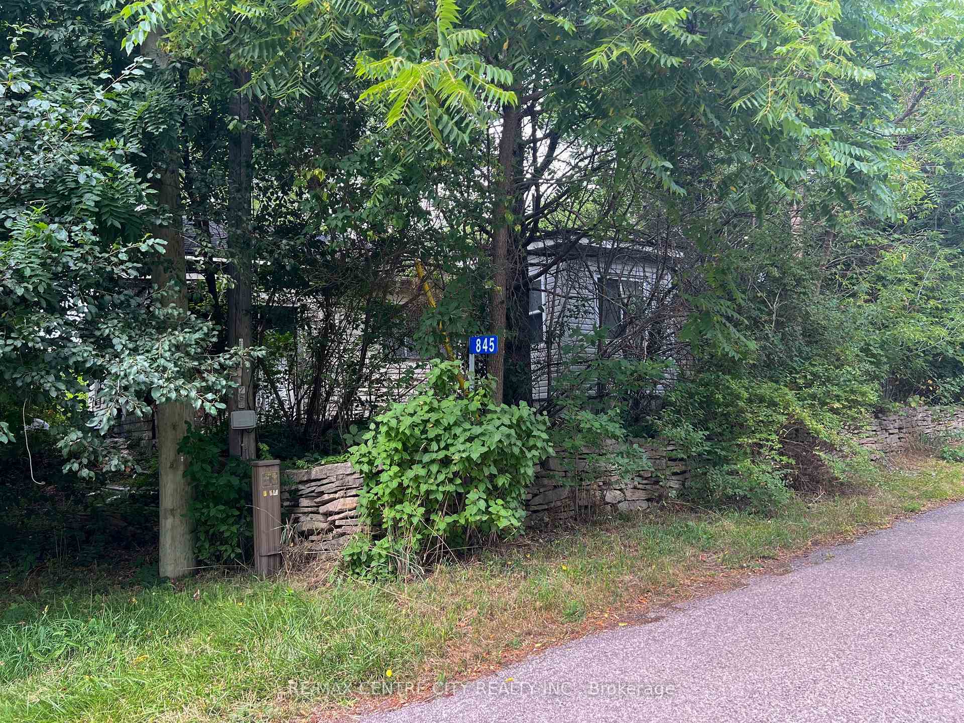 Photo 6 of 845 Collinson Road, Hamilton, Rural Flamborough — HOMEH