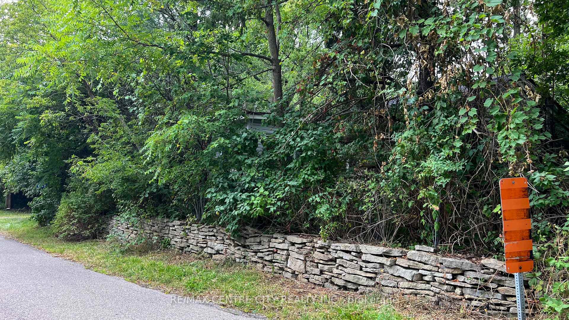 Photo 8 of 845 Collinson Road, Hamilton, Rural Flamborough — HOMEH