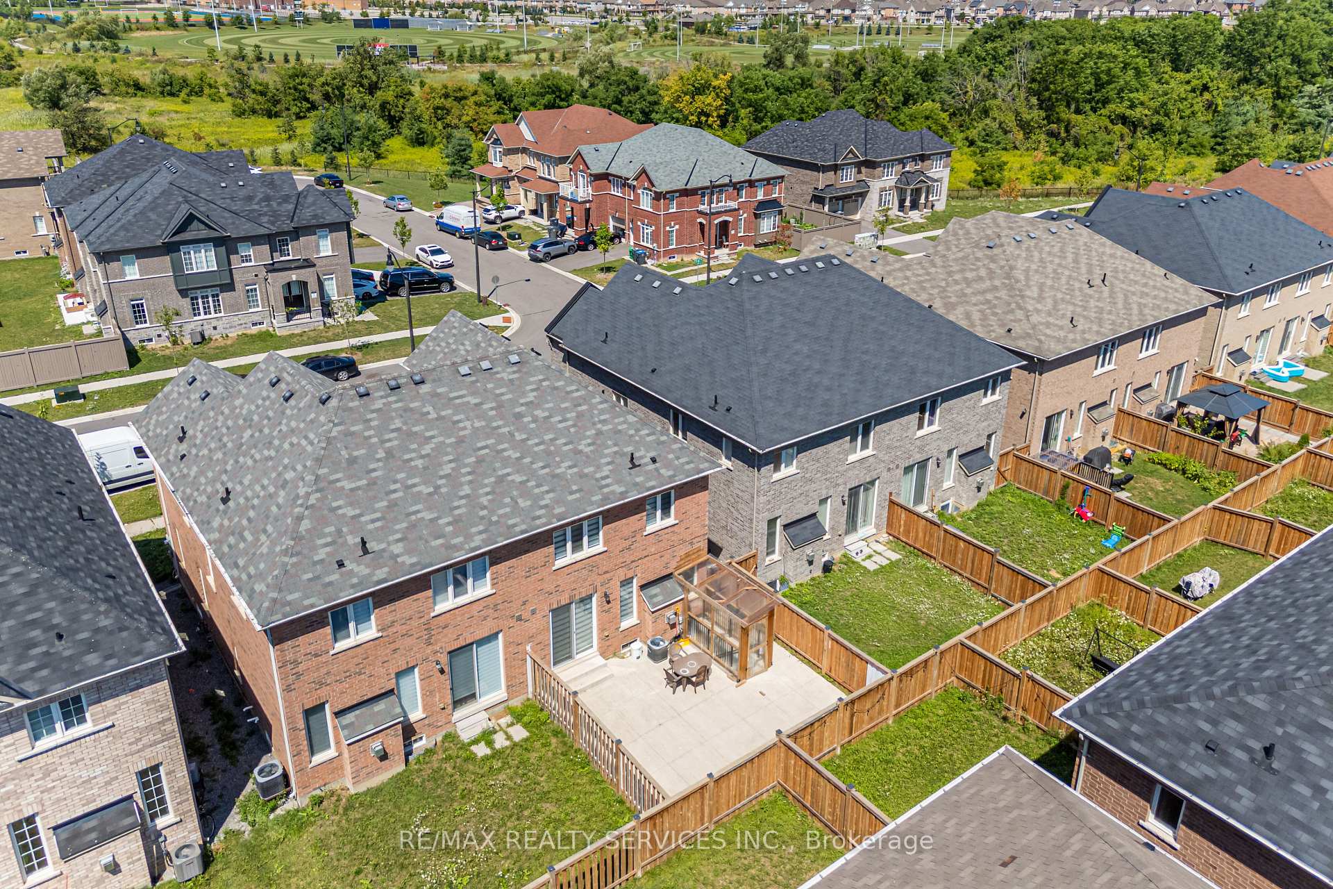 Photo 3 of 438 Royal West Drive, Brampton, Credit Valley — HOMEH