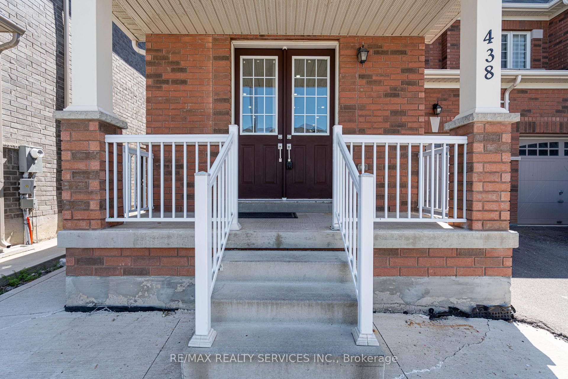 Photo 5 of 438 Royal West Drive, Brampton, Credit Valley — HOMEH