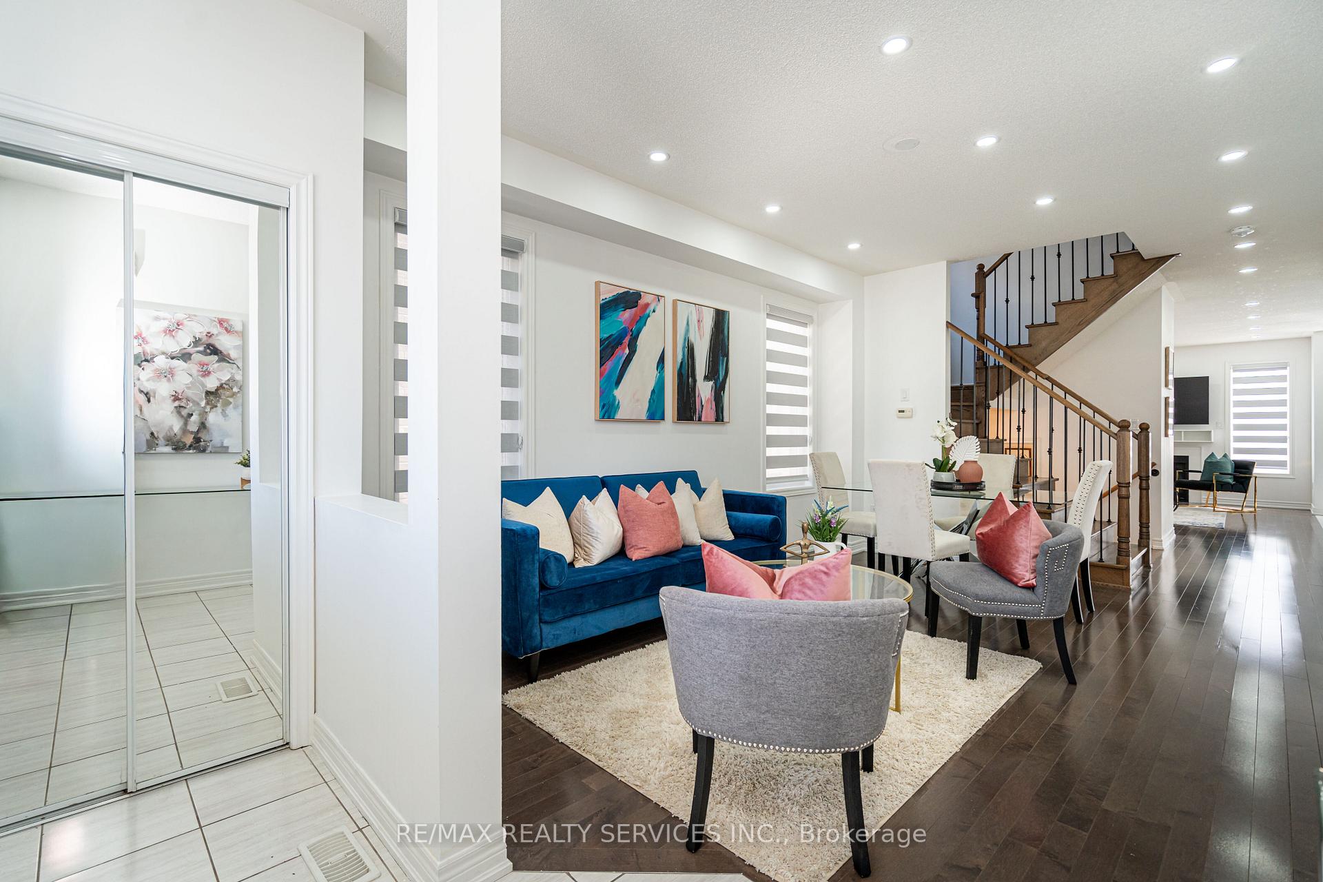 Photo 7 of 438 Royal West Drive, Brampton, Credit Valley — HOMEH