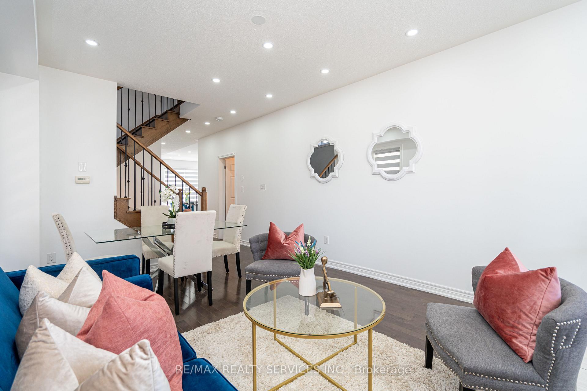 Photo 10 of 438 Royal West Drive, Brampton, Credit Valley — HOMEH