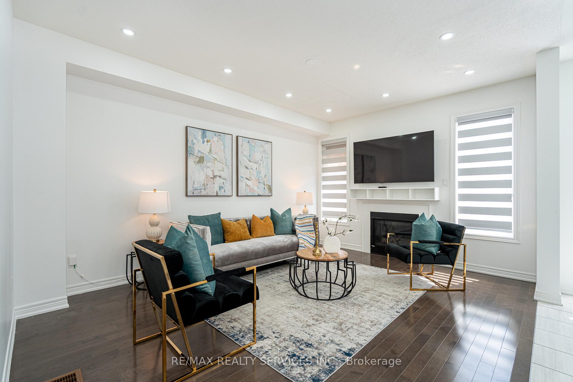 Photo 11 of 438 Royal West Drive, Brampton, Credit Valley — HOMEH