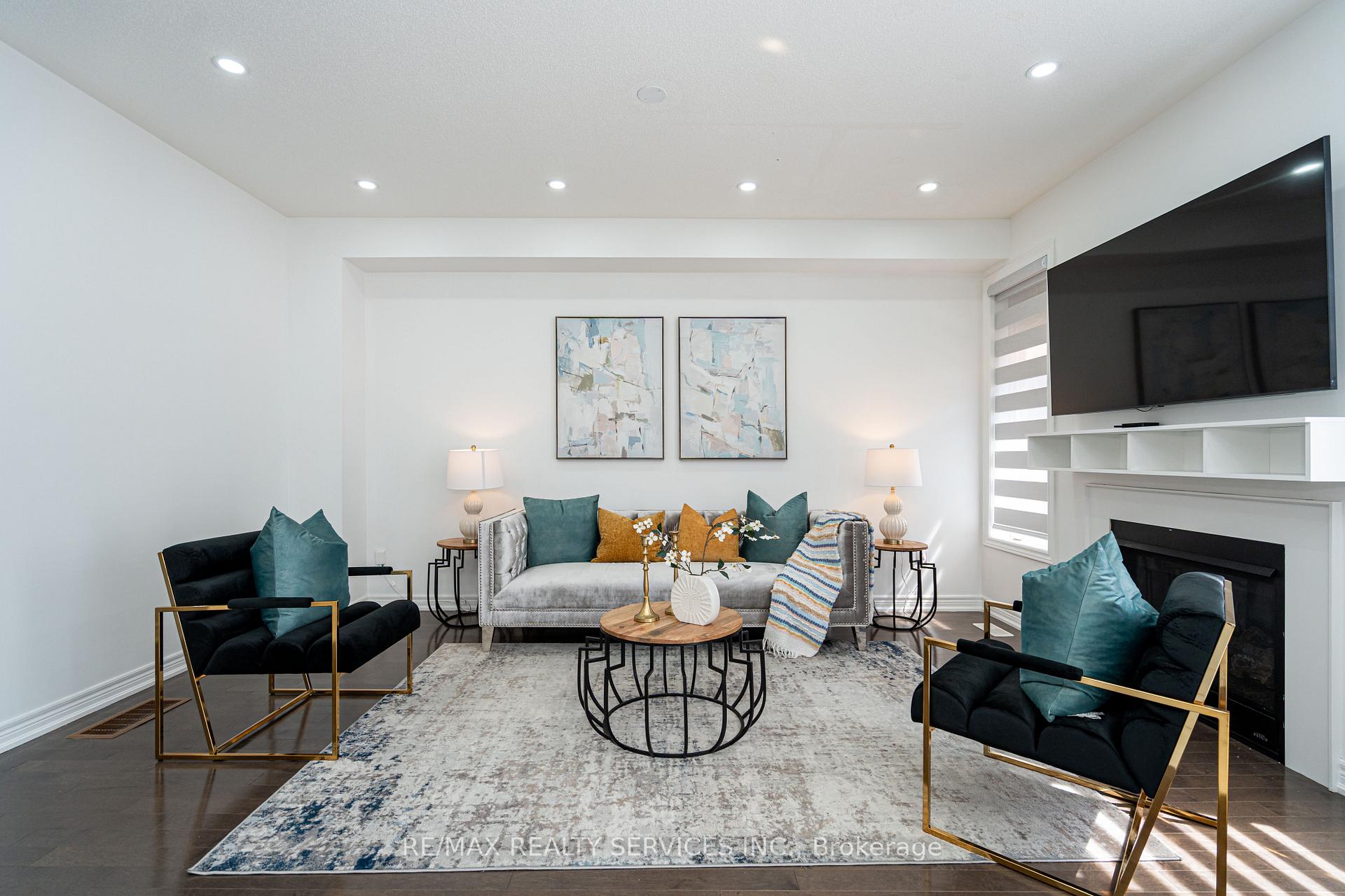 Photo 12 of 438 Royal West Drive, Brampton, Credit Valley — HOMEH