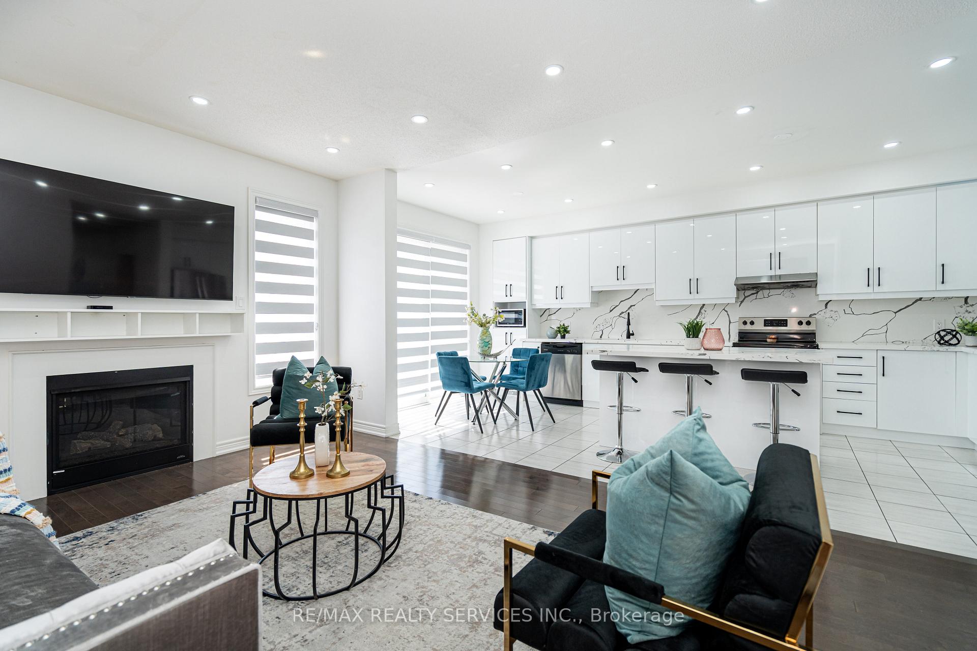 Photo 14 of 438 Royal West Drive, Brampton, Credit Valley — HOMEH