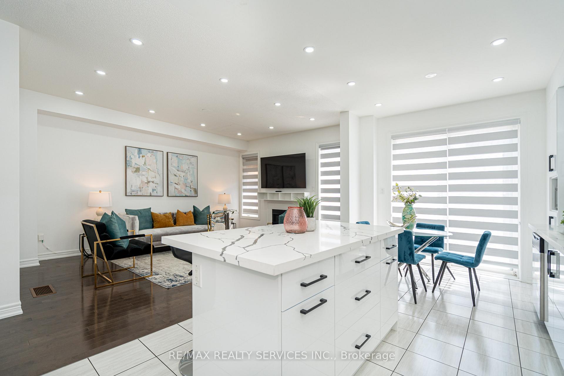 Photo 17 of 438 Royal West Drive, Brampton, Credit Valley — HOMEH