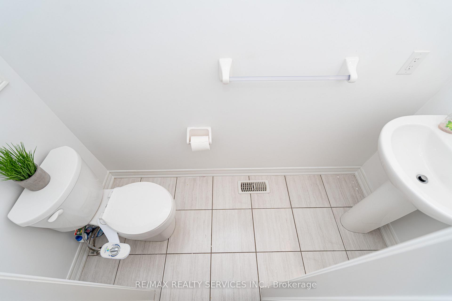 Photo 21 of 438 Royal West Drive, Brampton, Credit Valley — HOMEH