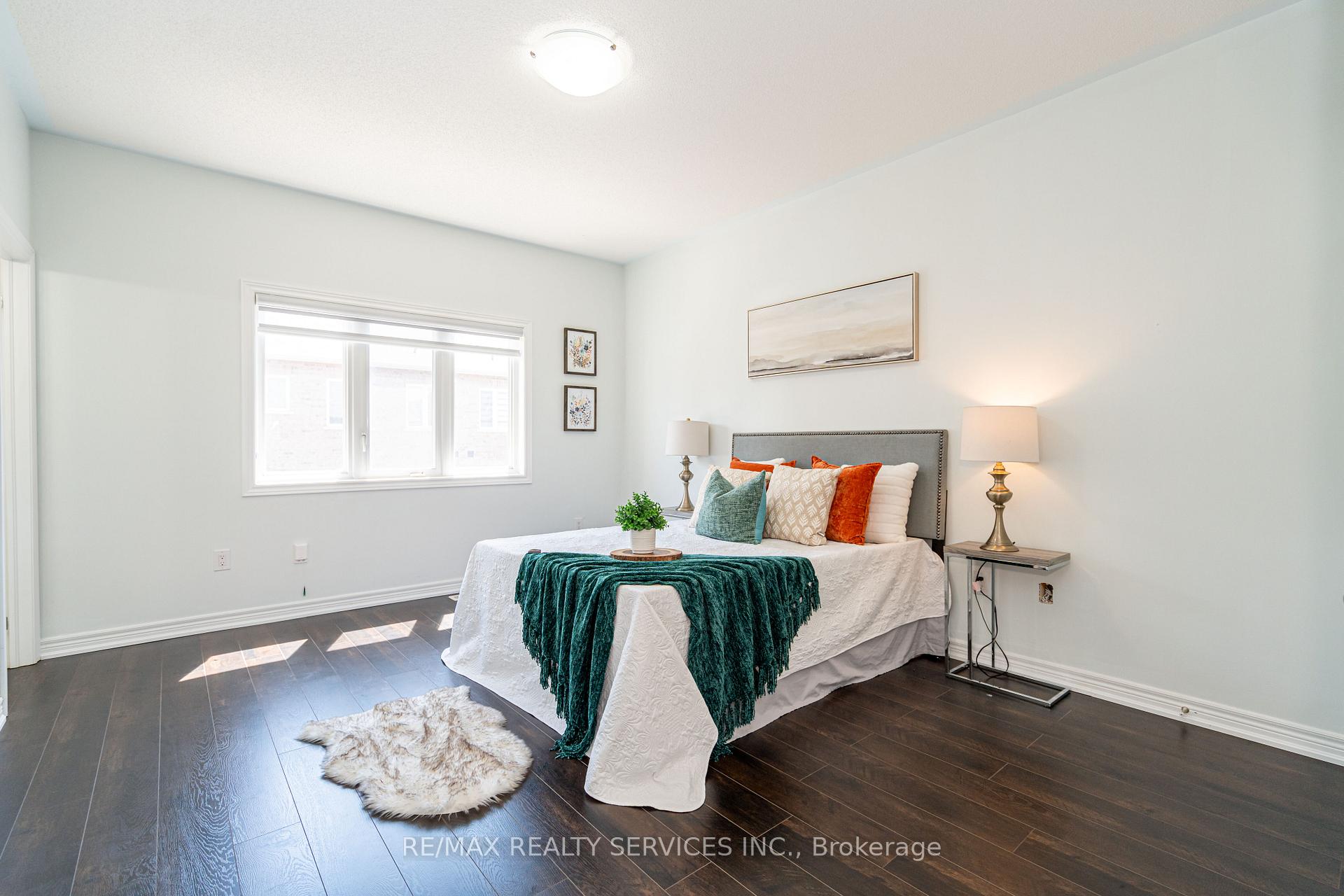 Photo 23 of 438 Royal West Drive, Brampton, Credit Valley — HOMEH