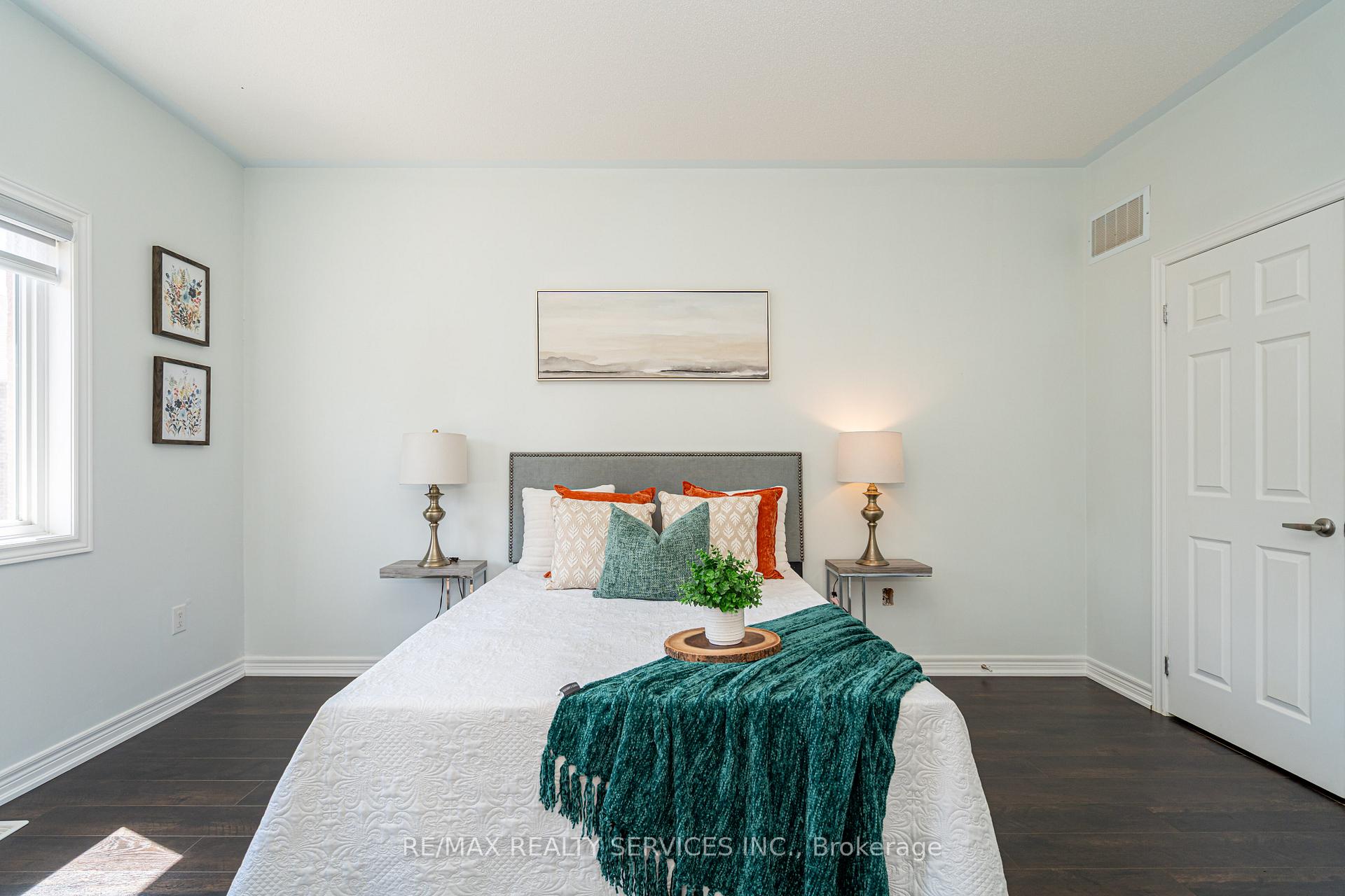 Photo 24 of 438 Royal West Drive, Brampton, Credit Valley — HOMEH