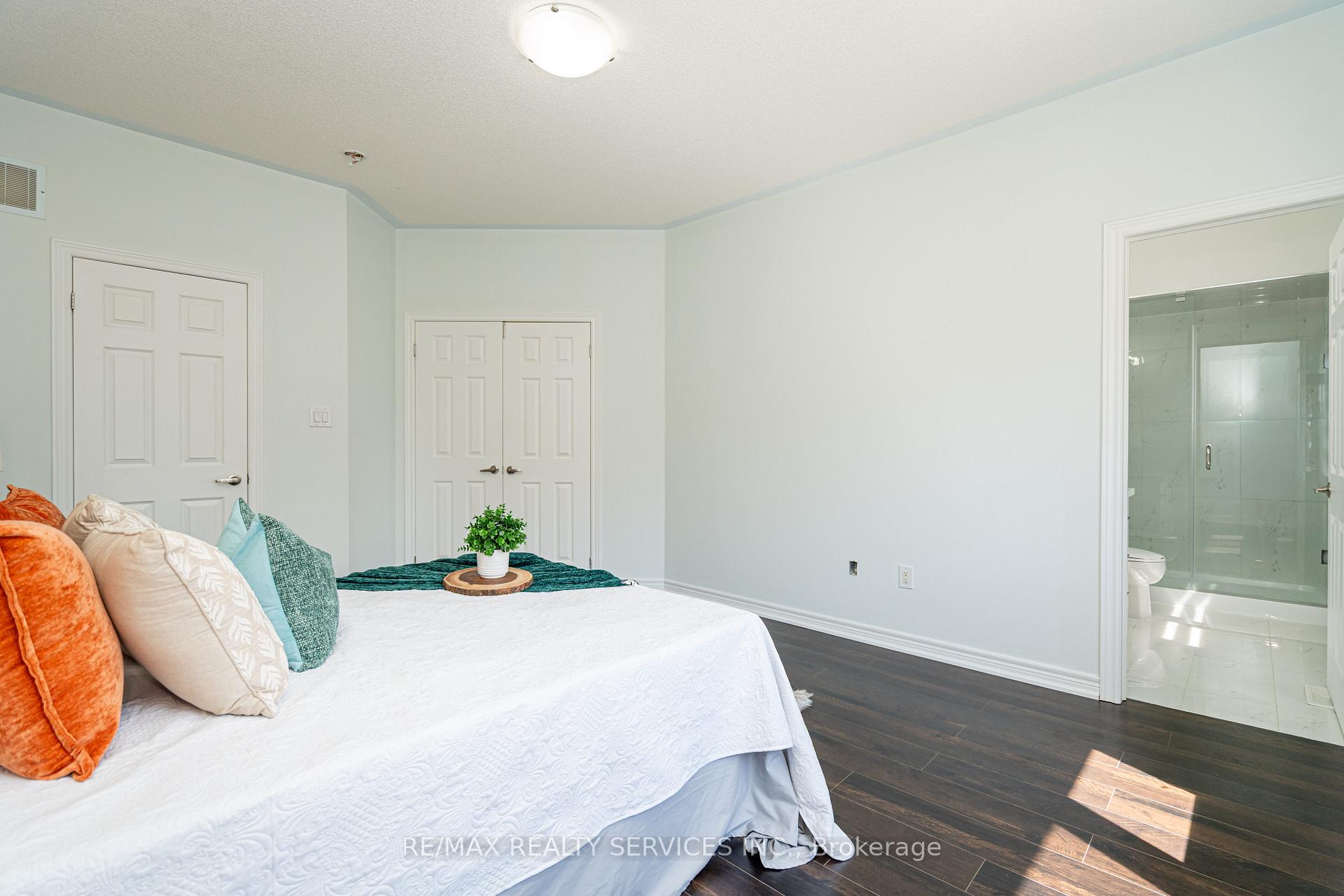 Photo 25 of 438 Royal West Drive, Brampton, Credit Valley — HOMEH