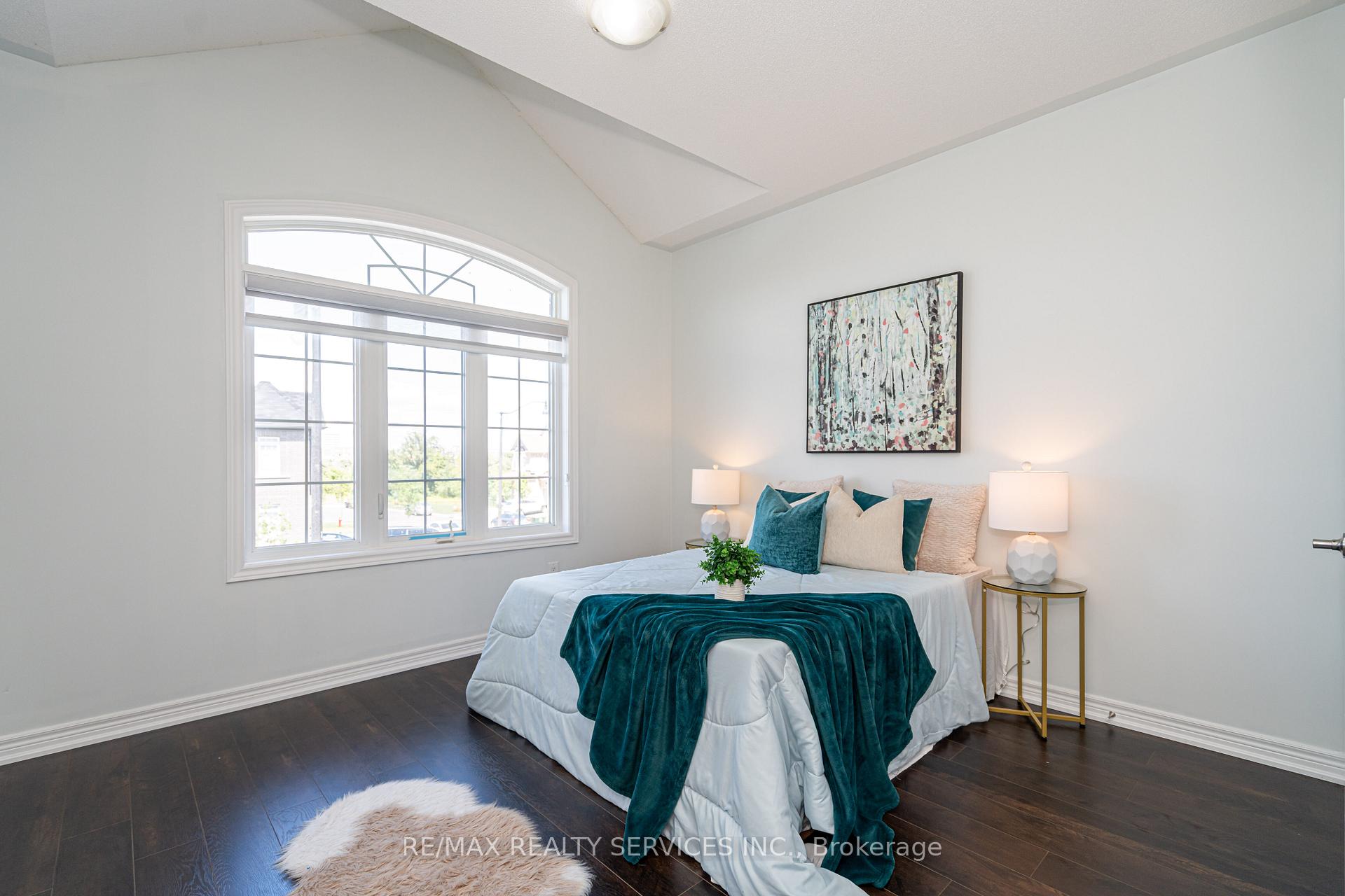 Photo 27 of 438 Royal West Drive, Brampton, Credit Valley — HOMEH